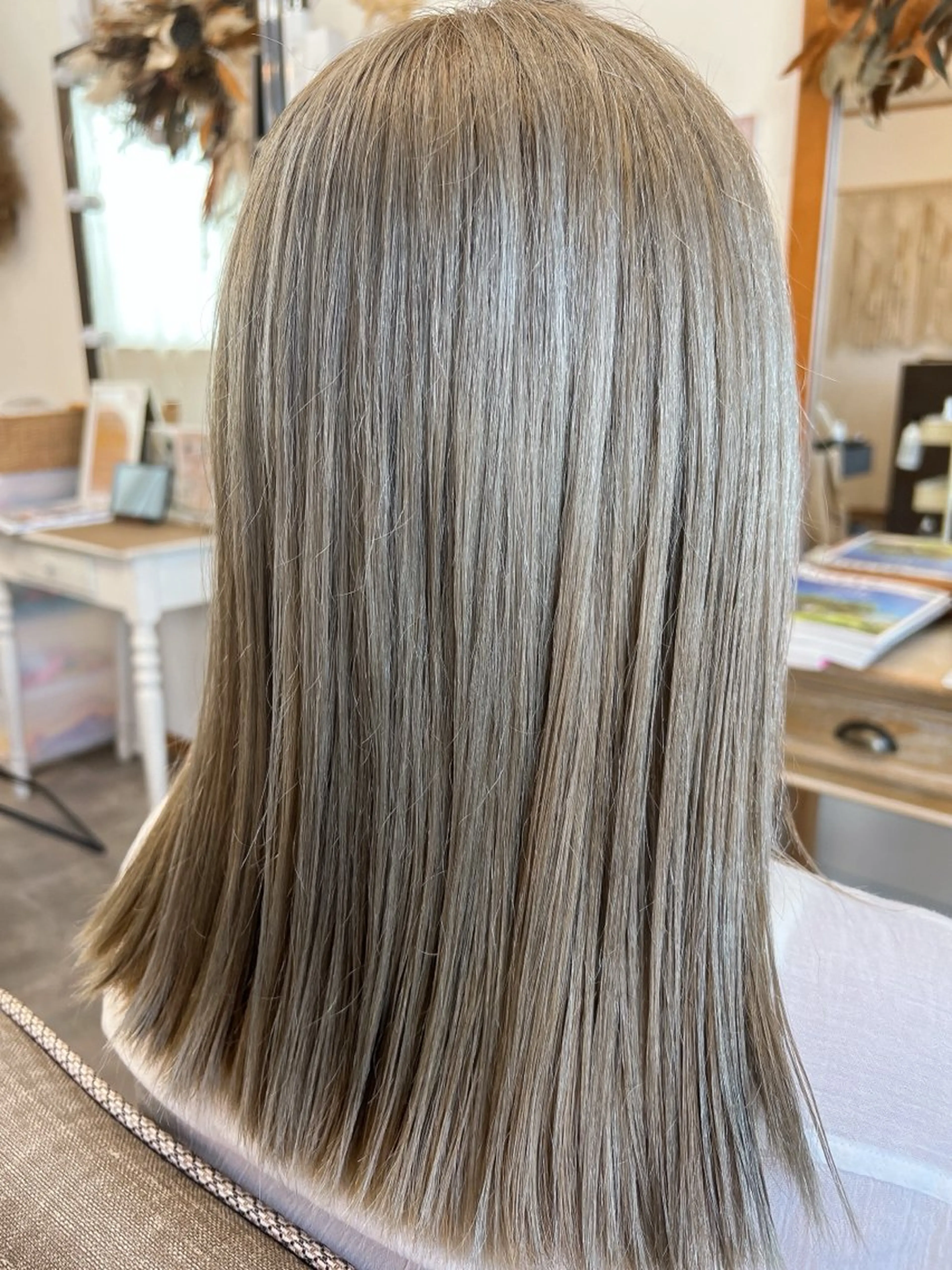 ロング カラー ベージュカラー ホワイトベージュ hair works raptureのヘアスタイル