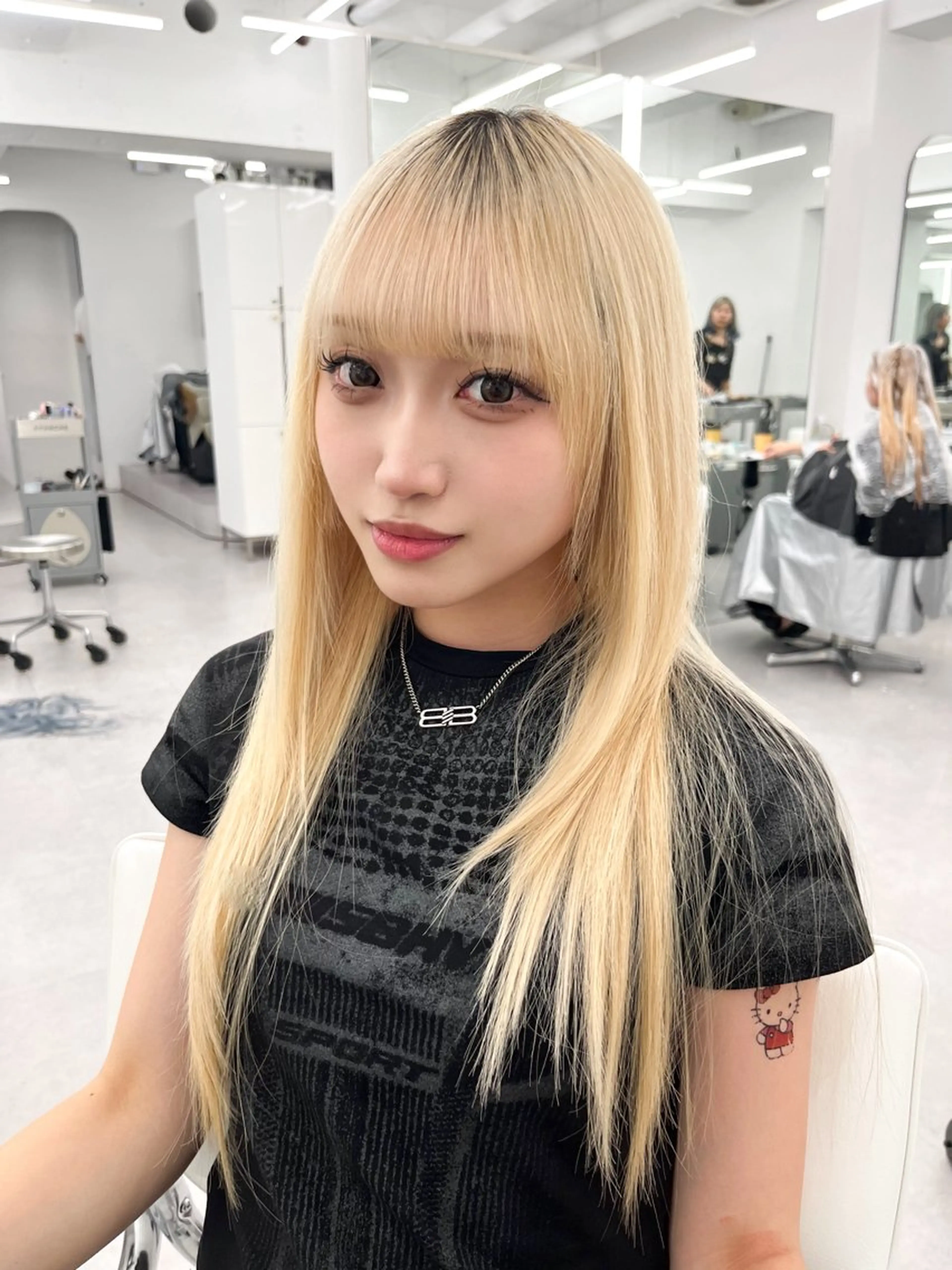 ロング カラー アッシュ ベージュカラー 黒髪 ブリーチ ブルーカラー 透明感カラー/ 韓国ヘアkanatoのヘアスタイル