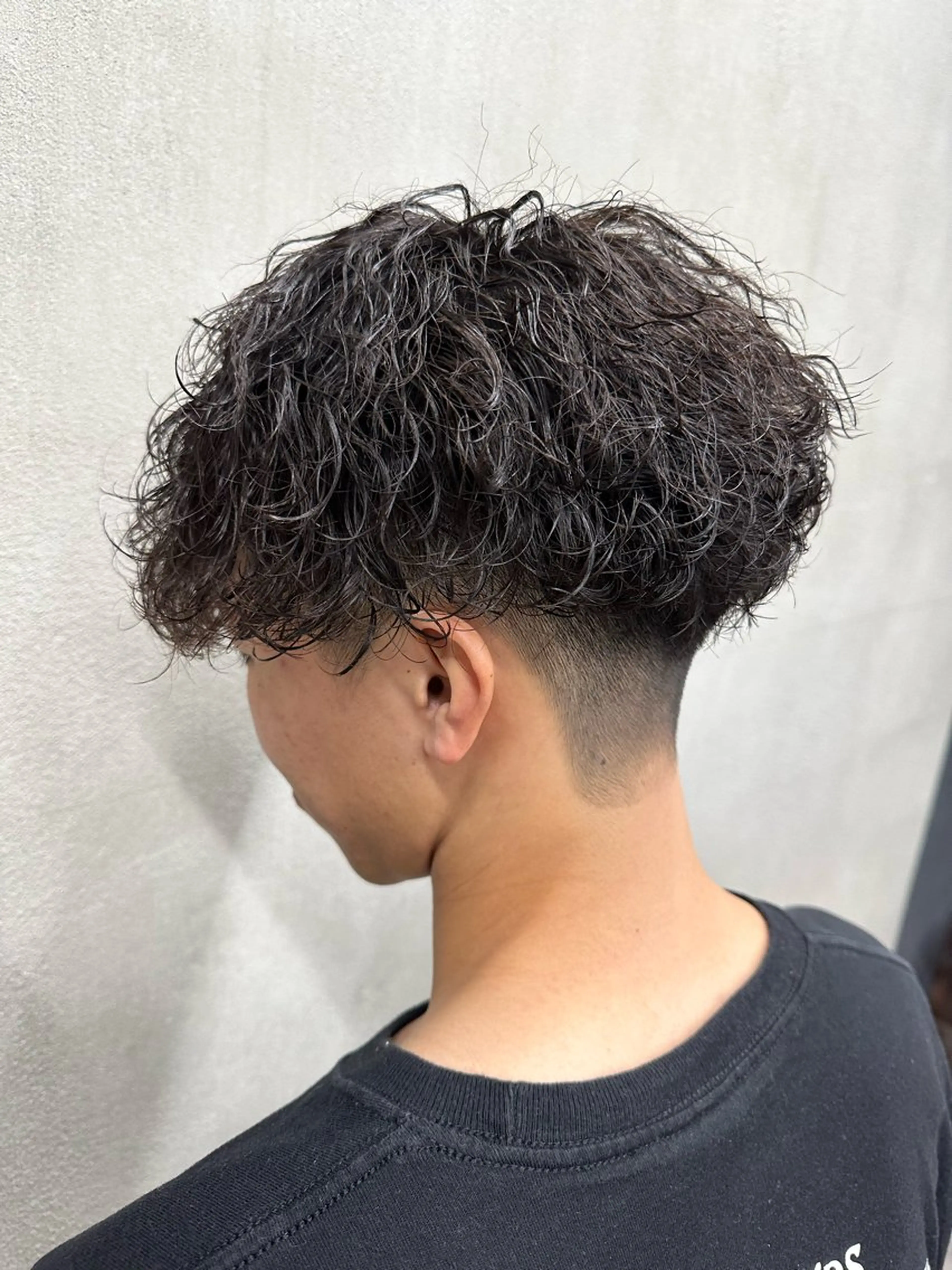 パーマ メンズ メンズパーマ 波巻きパーマ 山本 莉人のヘアスタイル