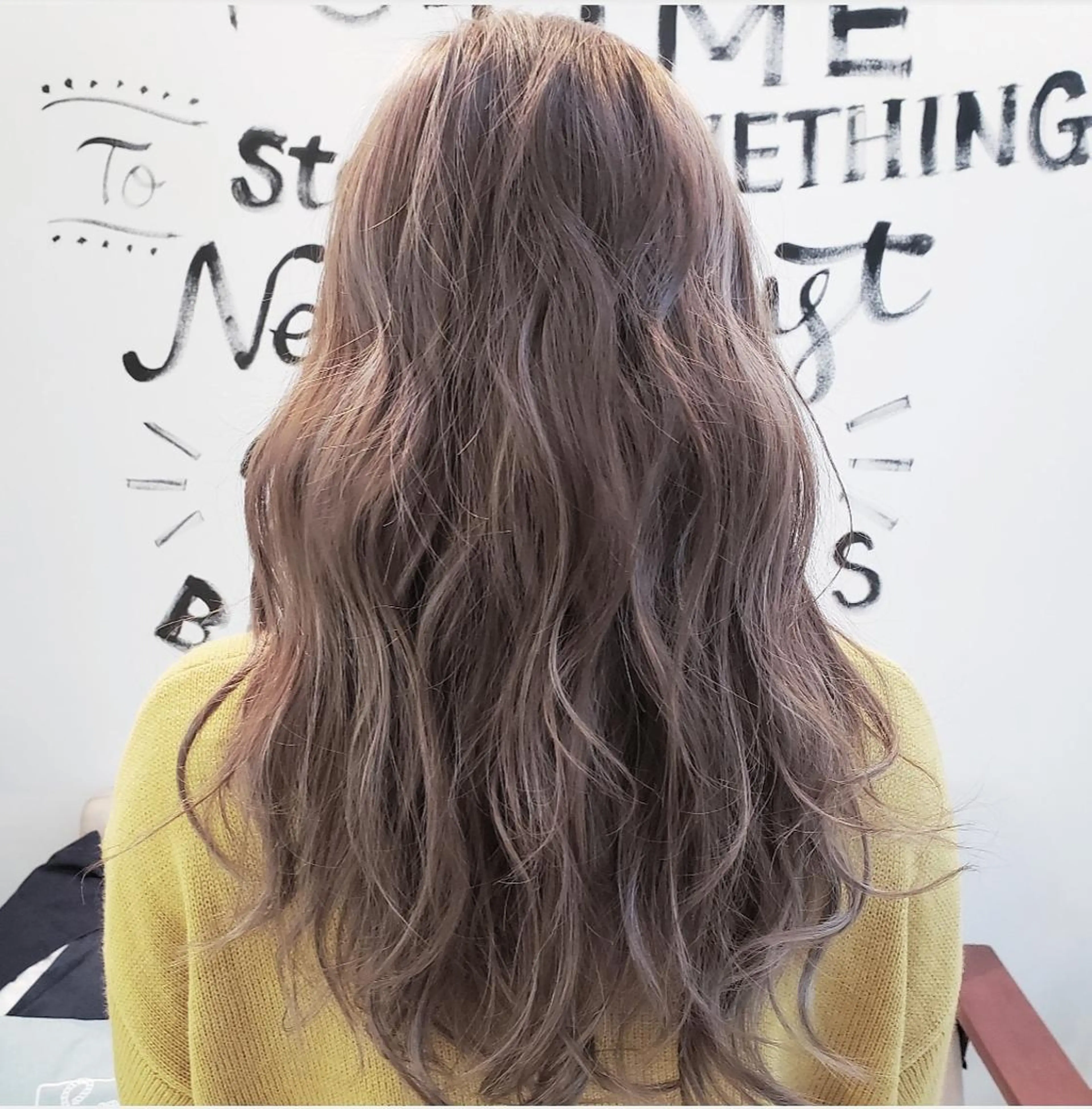 ロング カラー グレージュ Luana. 細澤のヘアスタイル