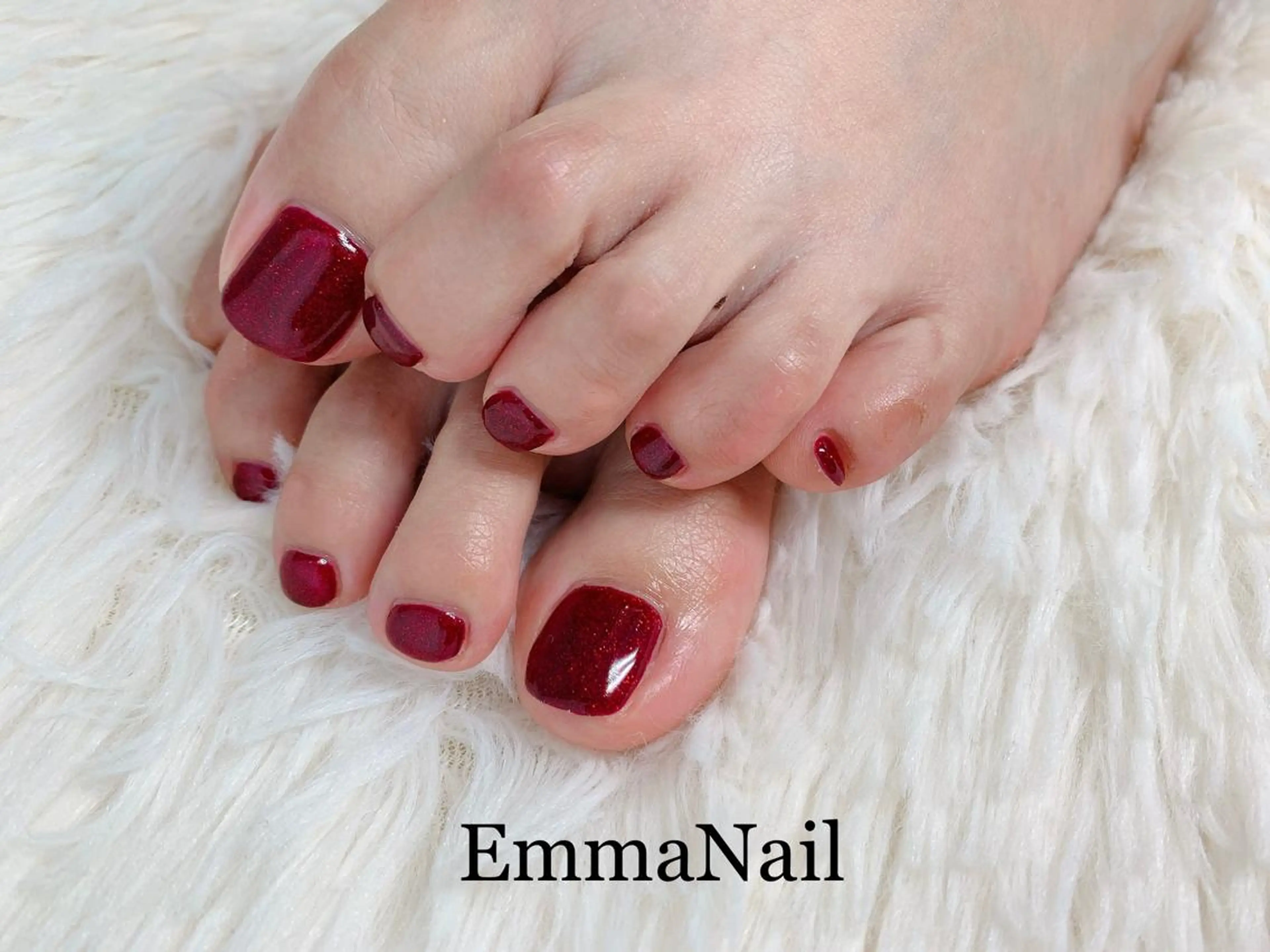 ネイル ボルドー フットネイル ラメ(グリッター) ワンカラーネイル フットネイル salon EM&A emiのネイルデザイン