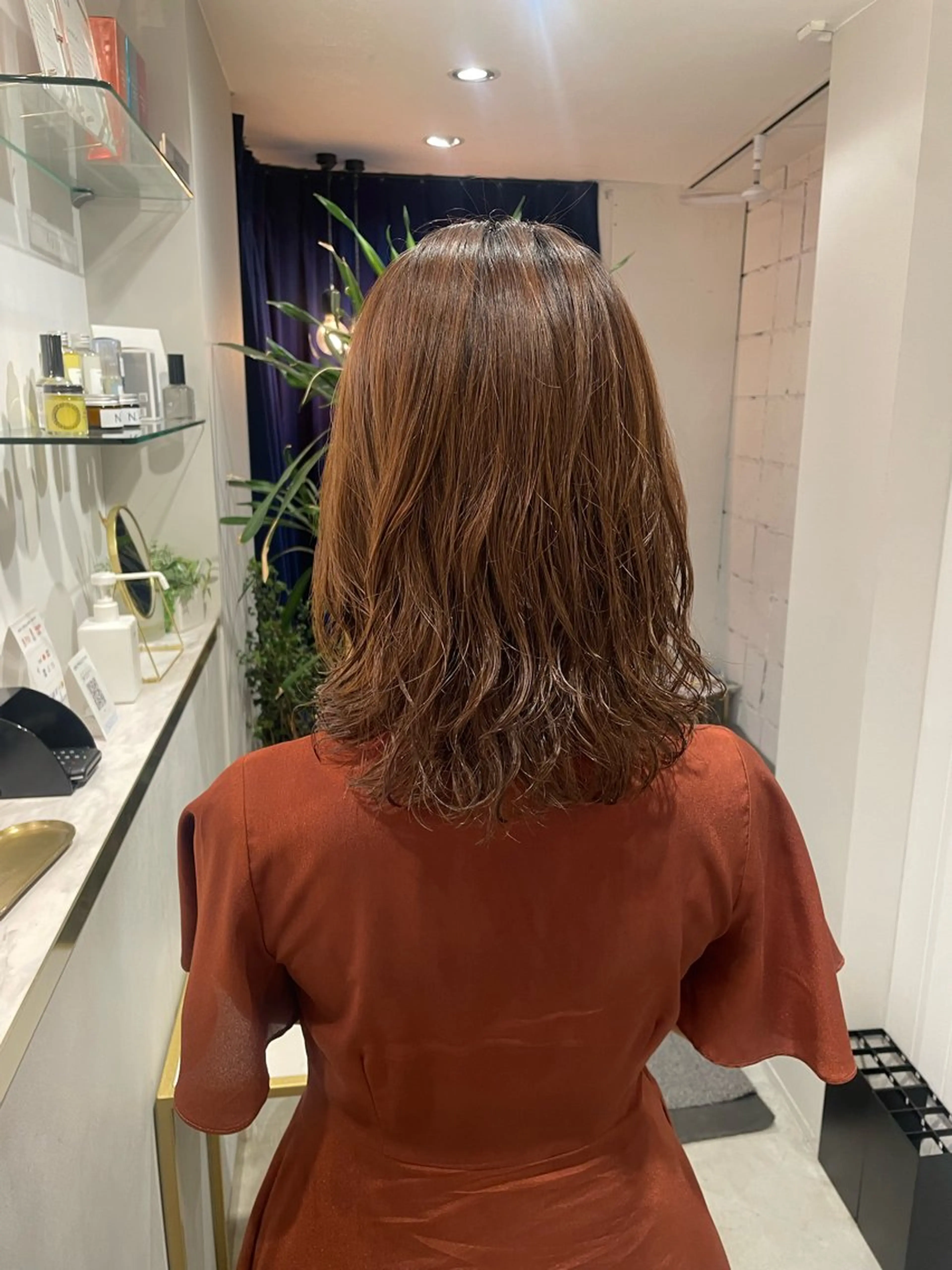 ミディアム パーマ ミディアムパーマ くびれヘア レイヤーカット 石川 優奈のヘアスタイル