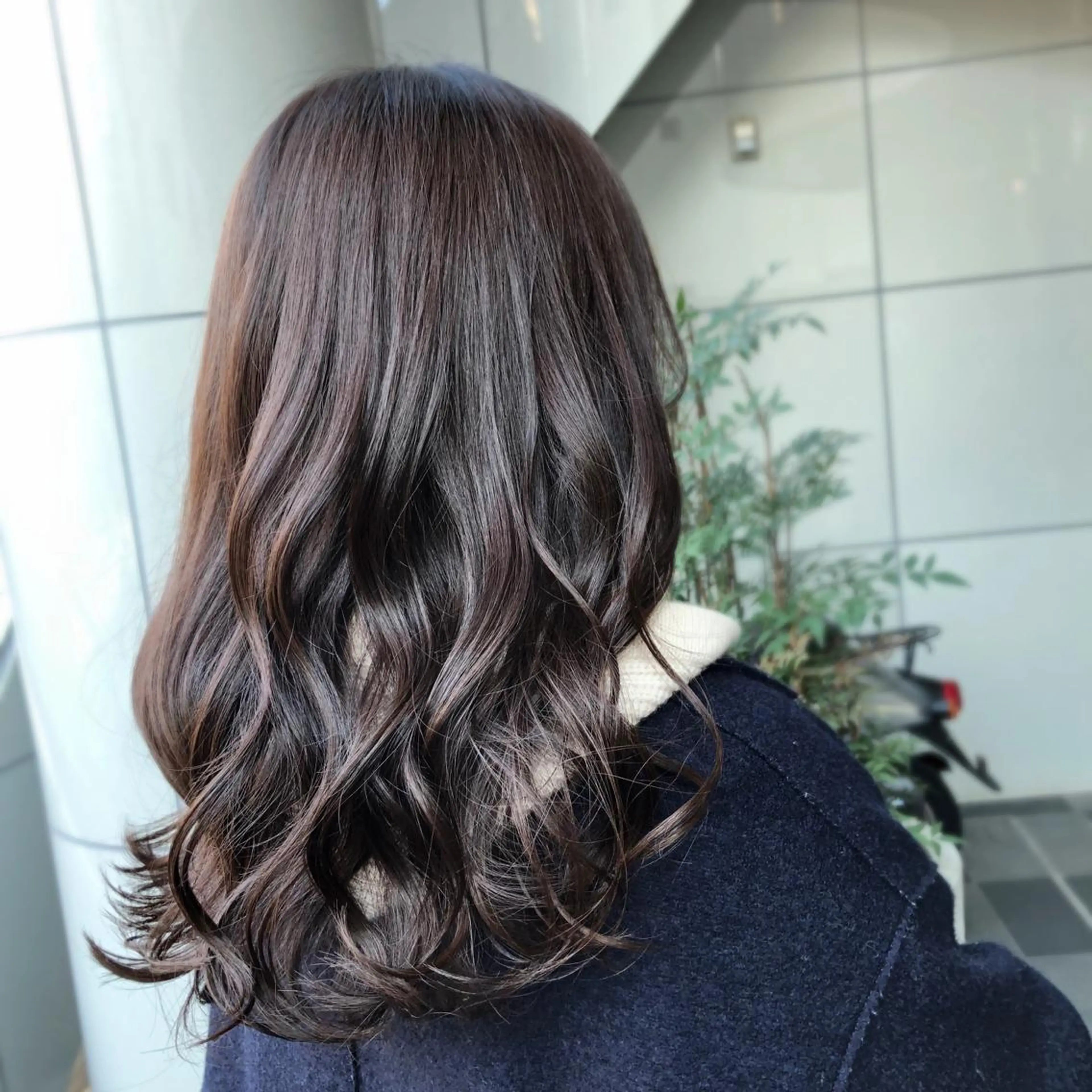 ミディアム カラー カット ヘアカラー トリートメント 山崎 絵莉香のヘアスタイル