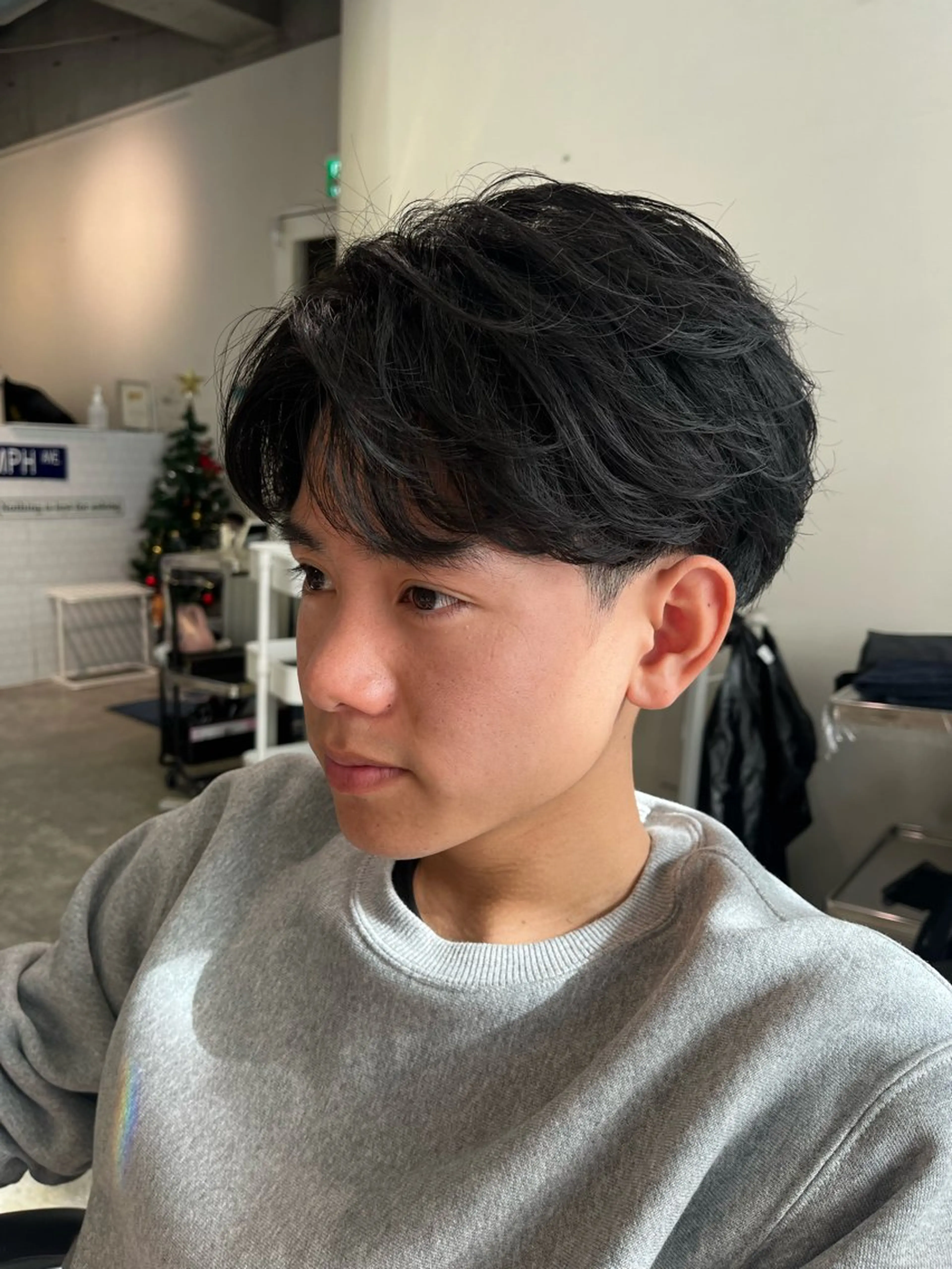 メンズ フェザーパーマ マッシュ メンズパーマ カット メンズカット🌙 艶カラーyuzukiのヘアスタイル