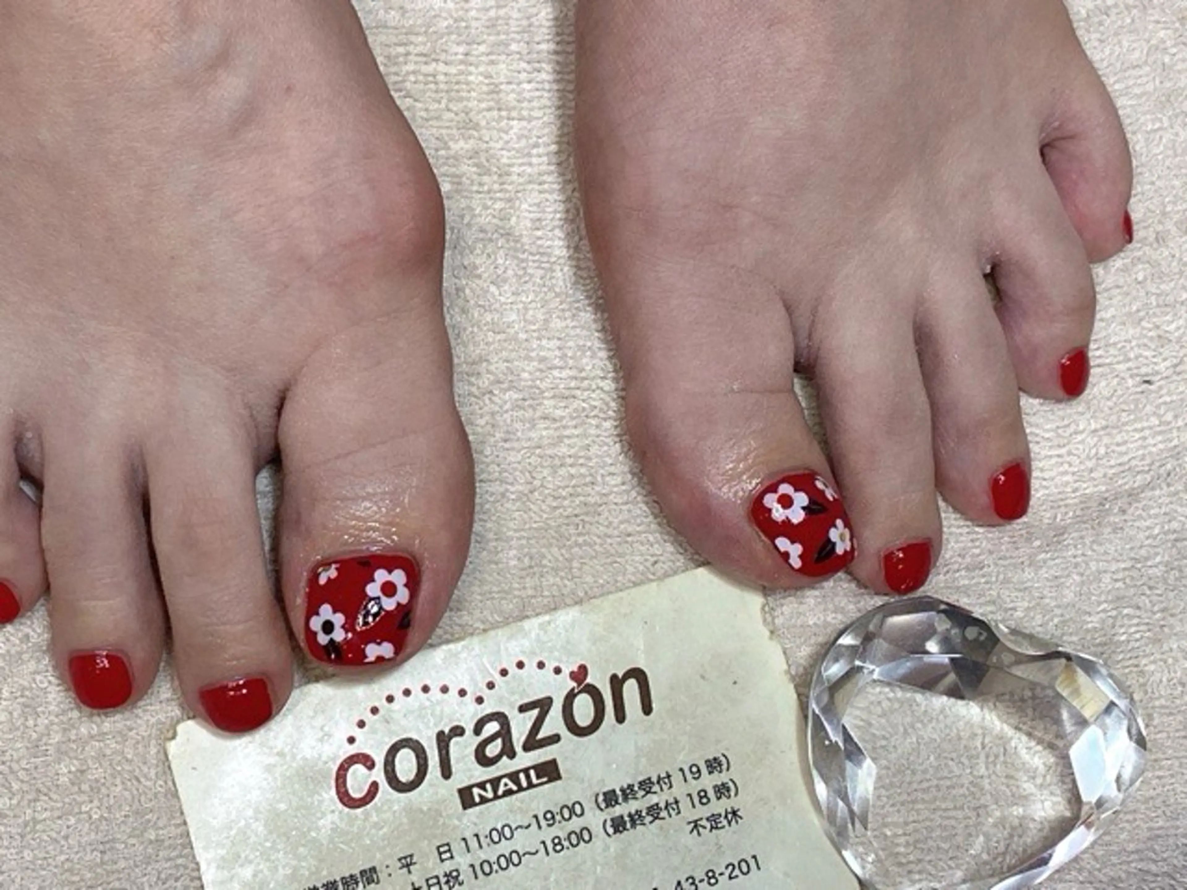 ネイル アートネイル フラワーネイル フットネイル 赤色 corazon所属・ネイリスト aicoのネイルデザイン