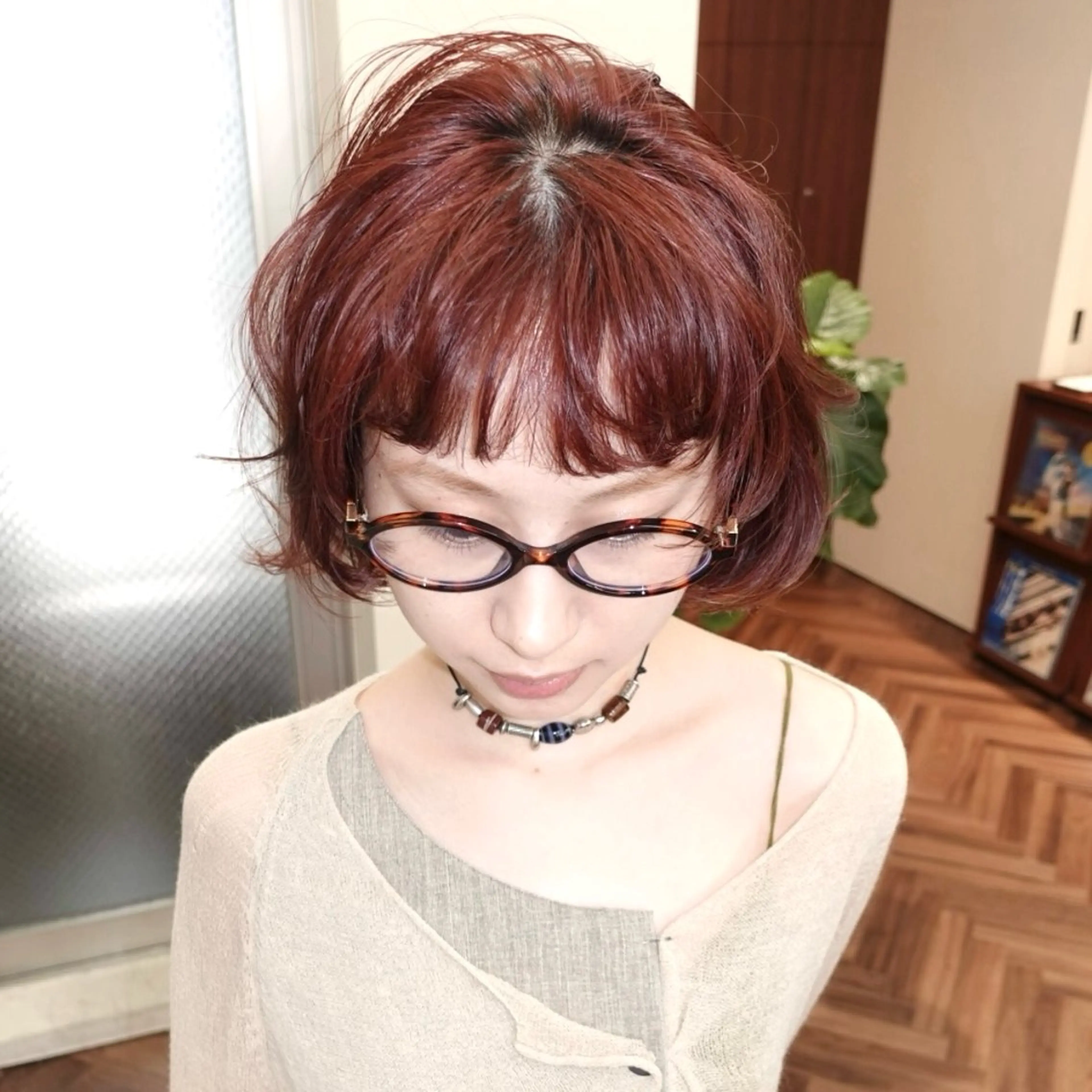 セミロング カラー ブリーチ ブリーチなしカラー レッドカラー カット ヘアカラー レイヤーカット ダブルカラーのヘアスタイル