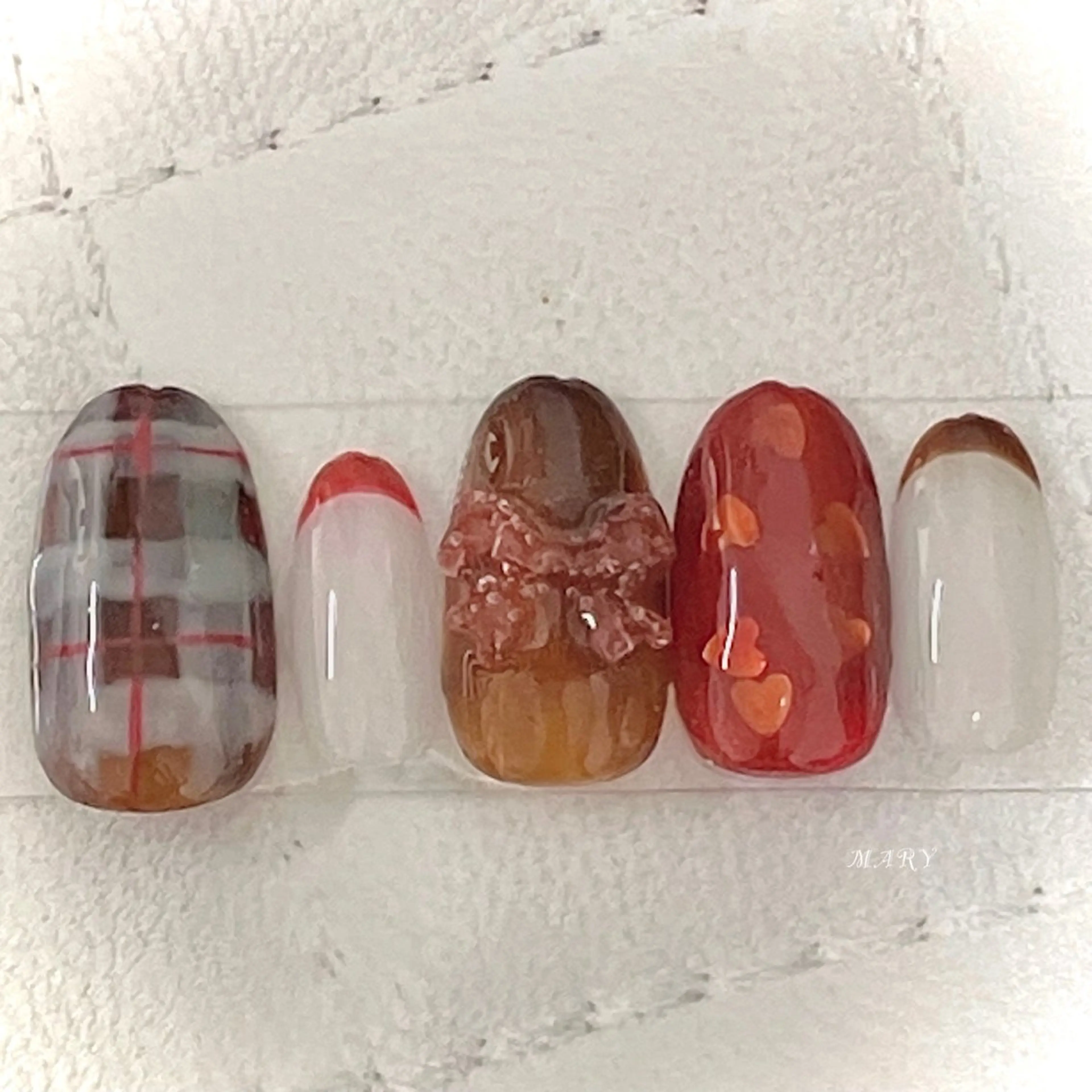 ネイル ブラウン ハート ニュアンスネイル リボン バレンタイン ハンドネイル Mary nail所属・Mary nail .narumiのネイルデザイン