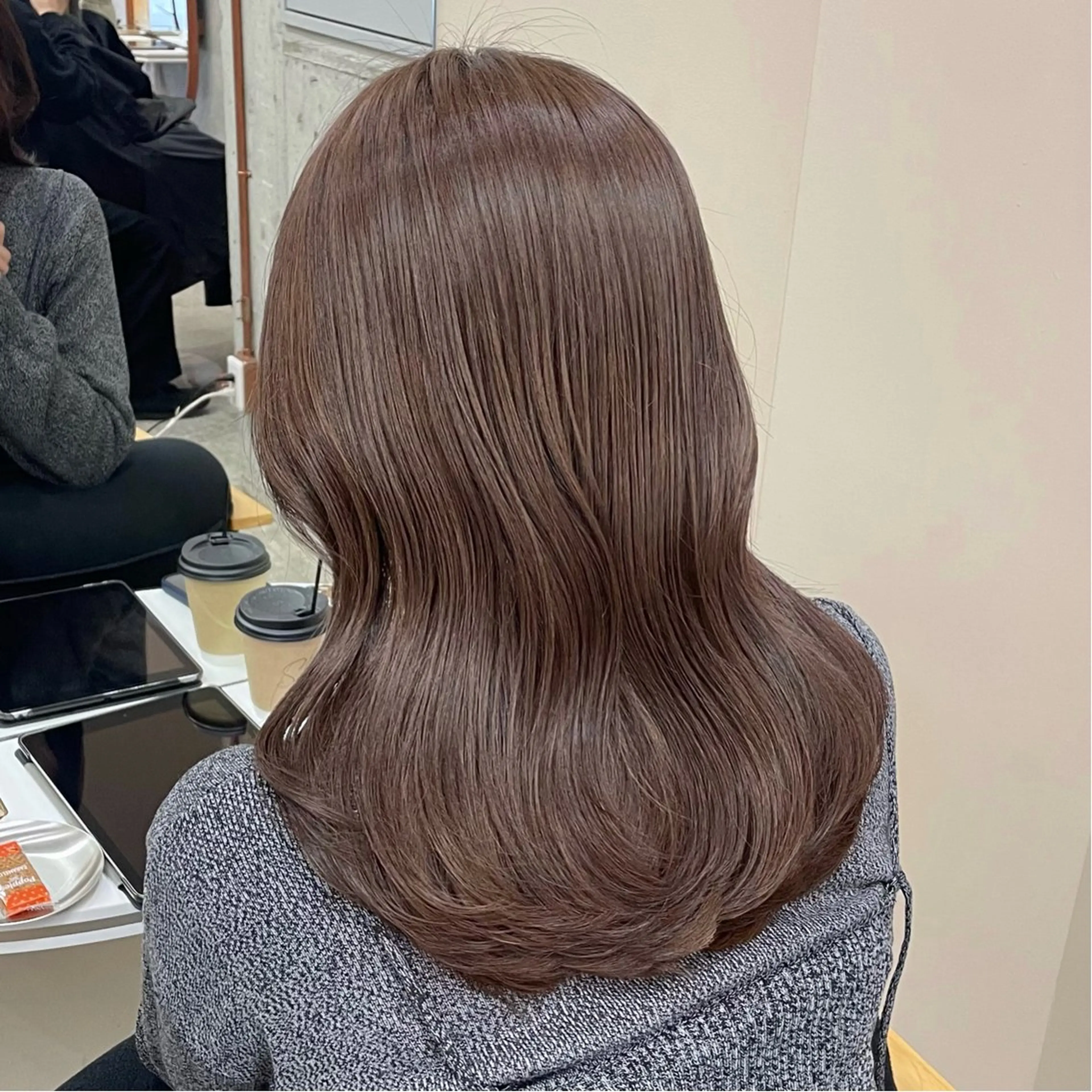 セミロング カラー グレージュ カット ヘアカラー トリートメント noii / 伊藤 愛莉のヘアスタイル