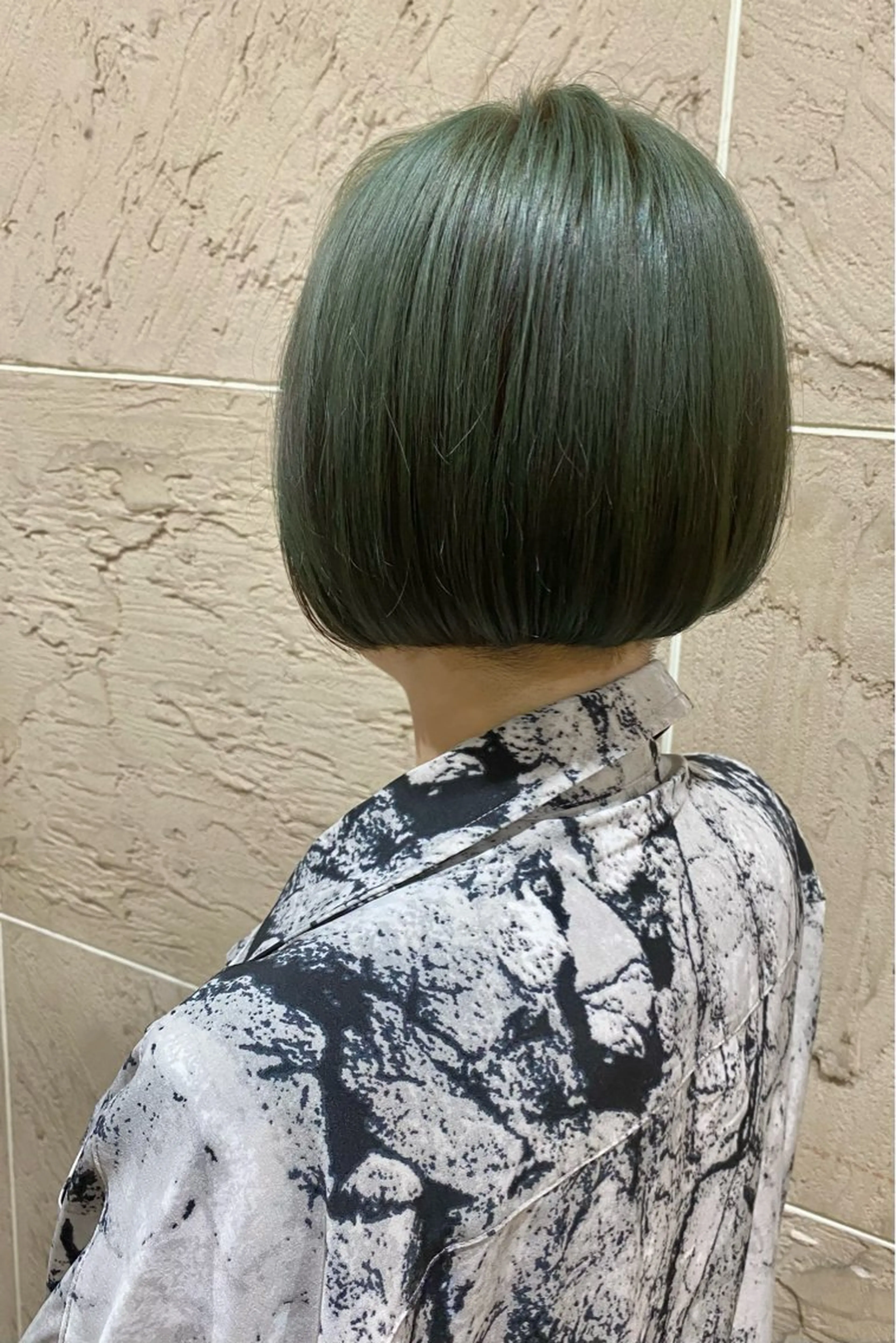 ミディアム カラー 菊地 紗矢のヘアスタイル