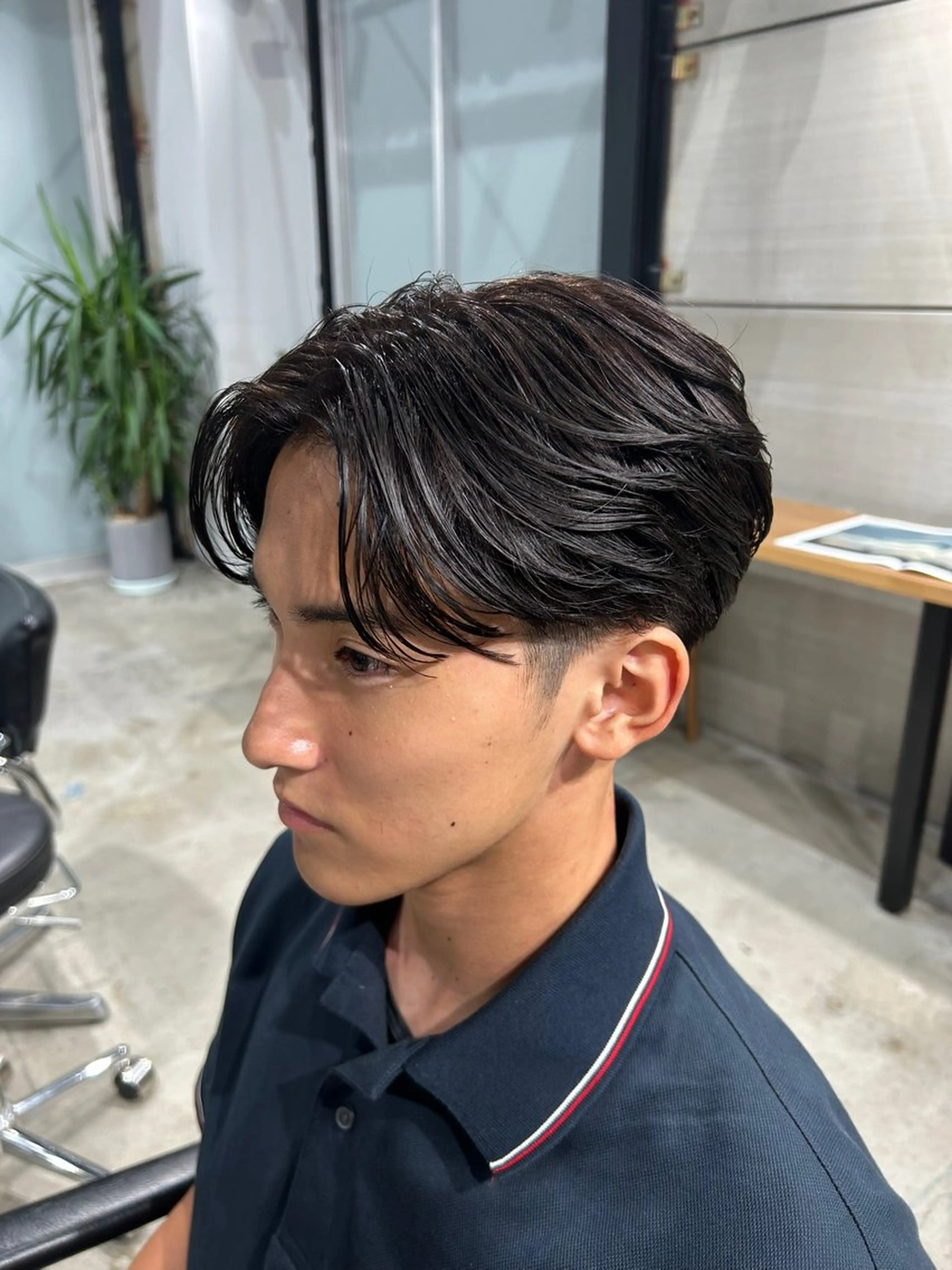 ショート カラー メンズ メンズブリーチ ビジネス ダウンパーマ フェードカット フェザーパーマ カット パーマ ブリーチなしリタッチ /メンズパーマのヘアスタイル