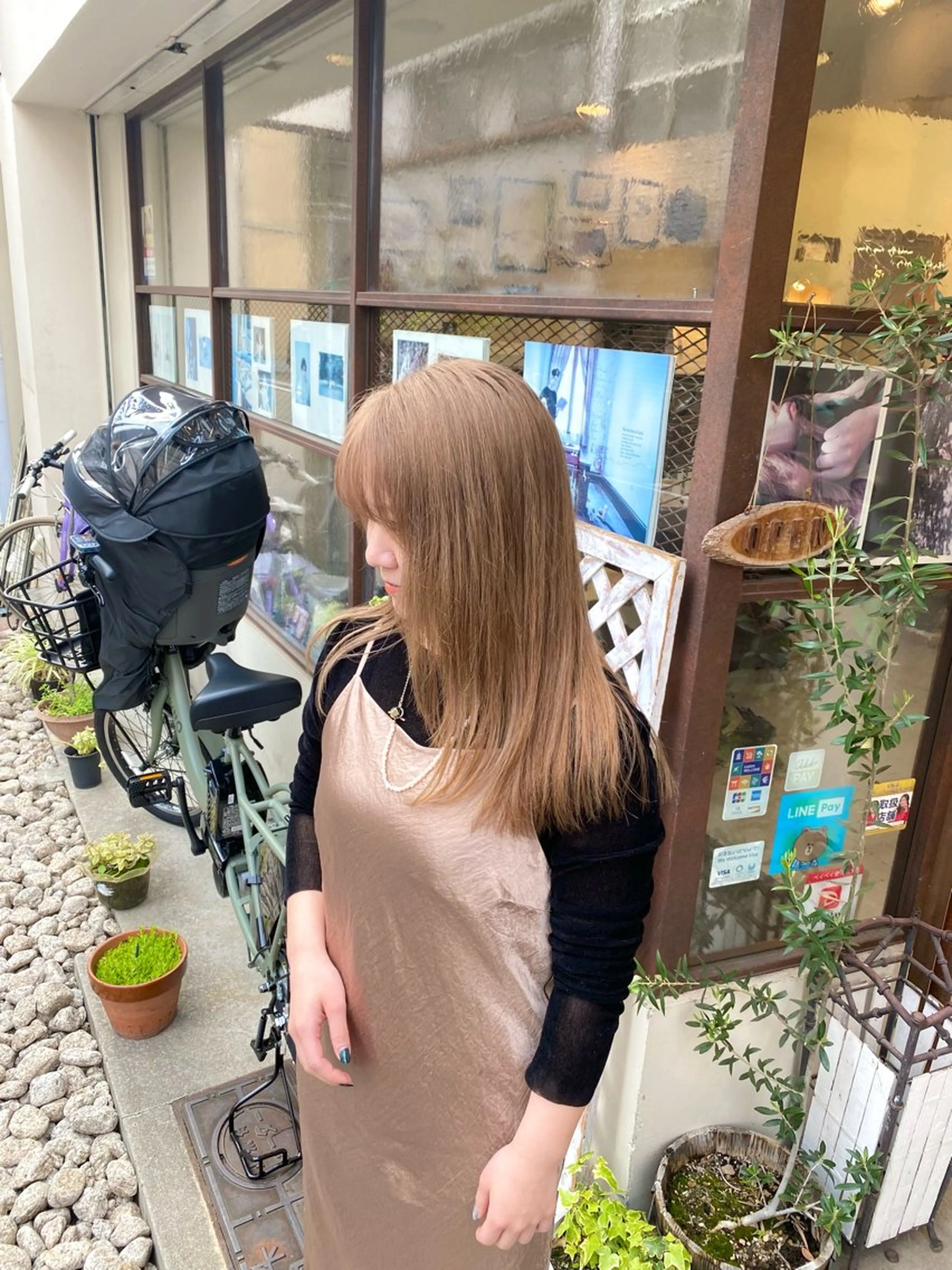 セミロング カラー ベージュカラー ミルクティーベージュ HIKARIS 相川所属・ウチダ ユウヤのヘアスタイル