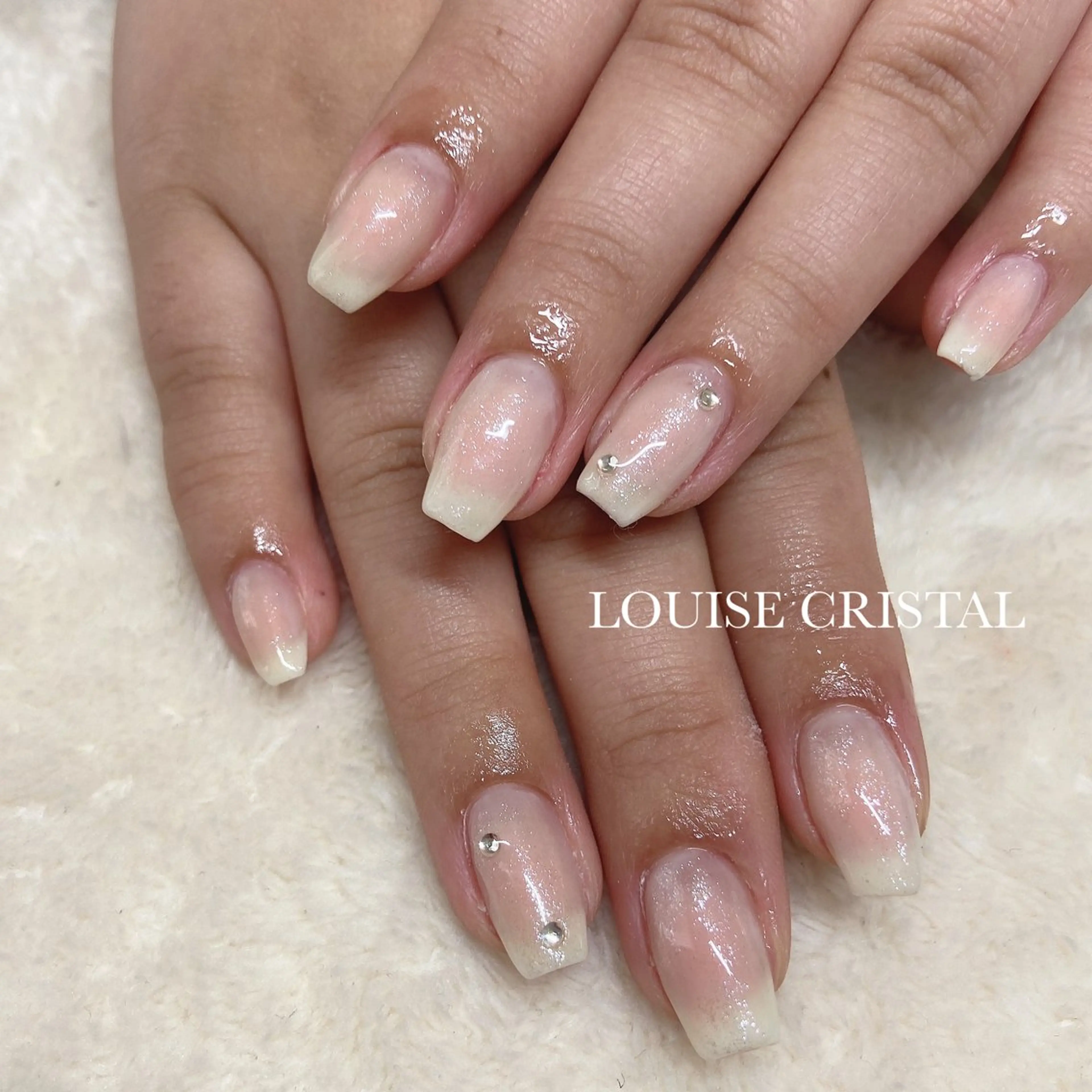 ネイル チークネイル ハンドネイル LOUISE CRYSTALのネイルデザイン