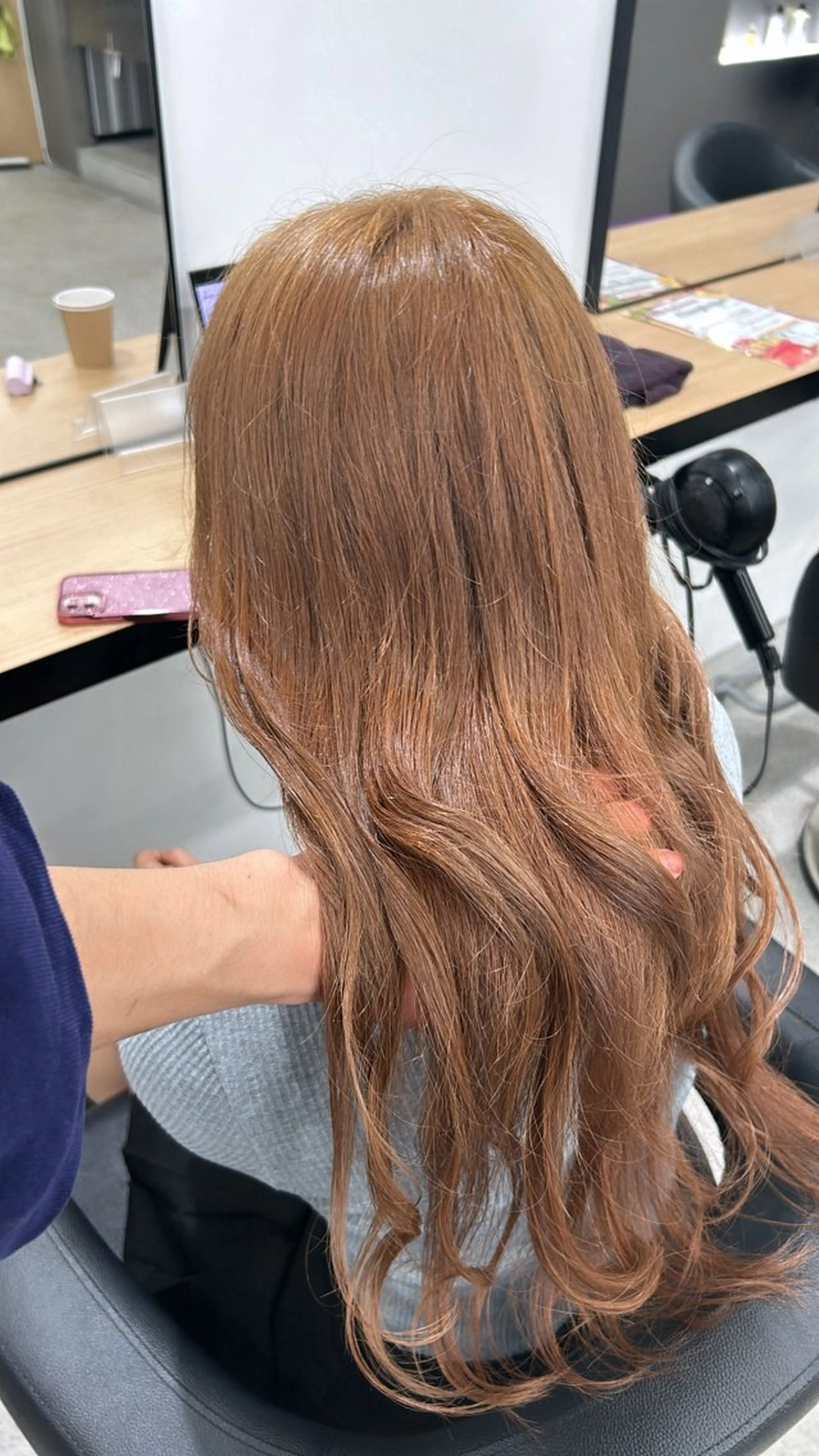 ロング メンズ ヘアカラー トリートメント 艶感ミルクティー🤍 色落ち綺麗🤍ともやのヘアスタイル