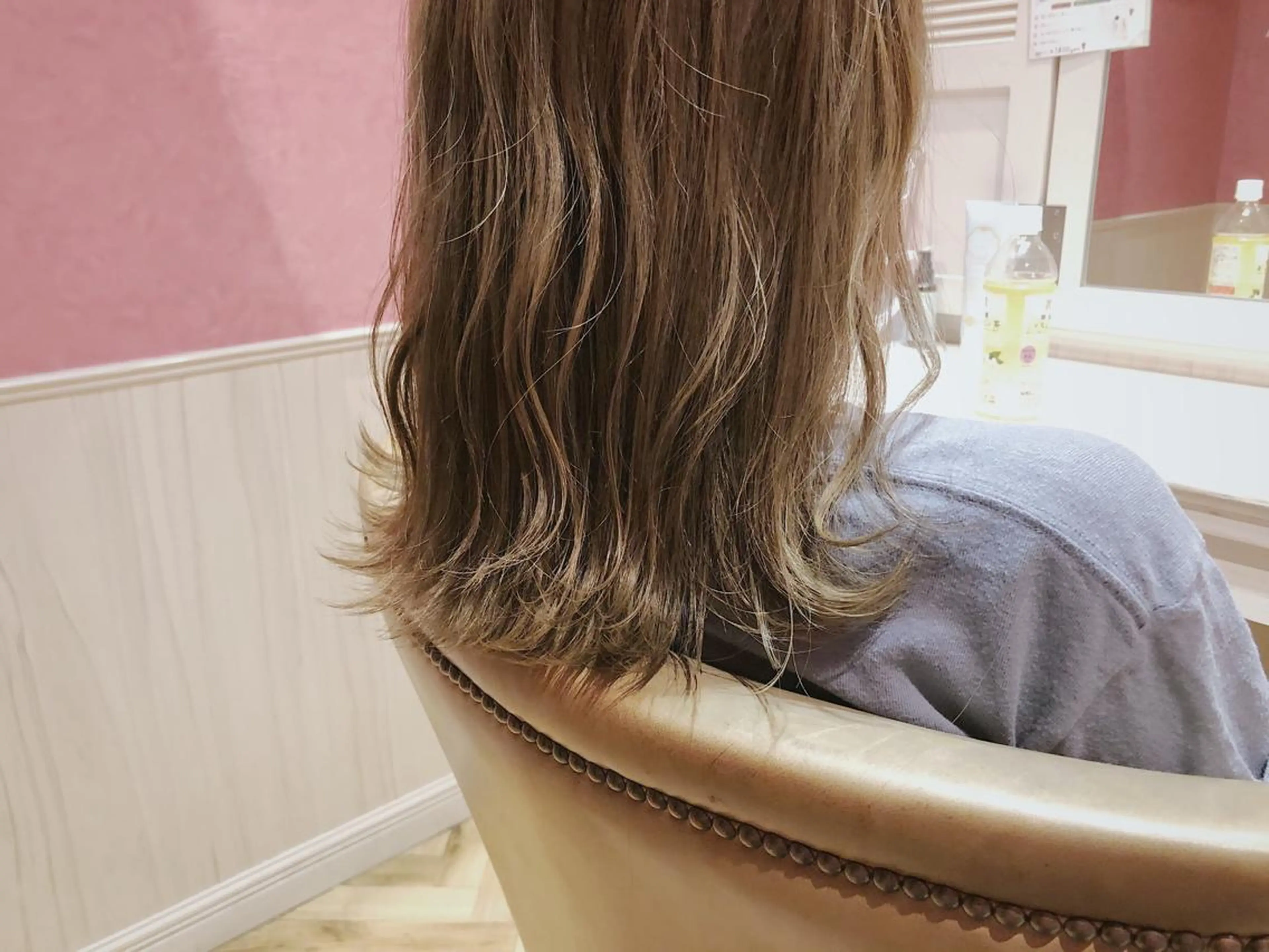 ミディアム カラー ベージュカラー ブリーチ ハイライトカラー ハイライト カット ヘアカラー トリートメント 佐々木 シホミのヘアスタイル