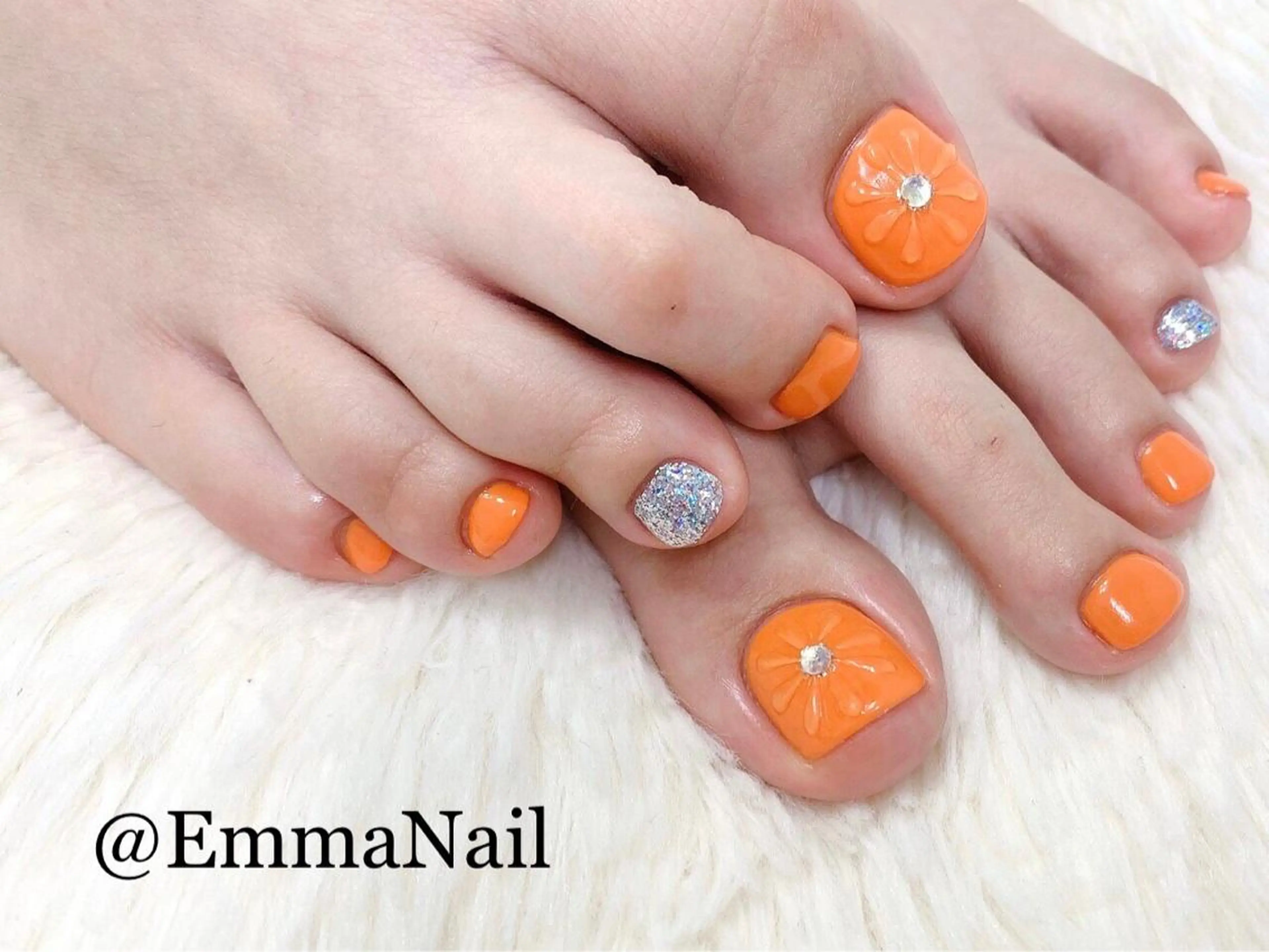 ネイル オーロラネイル フットネイル ラメ(グリッター) オレンジ 夏ネイル salon EM&A emiのネイルデザイン