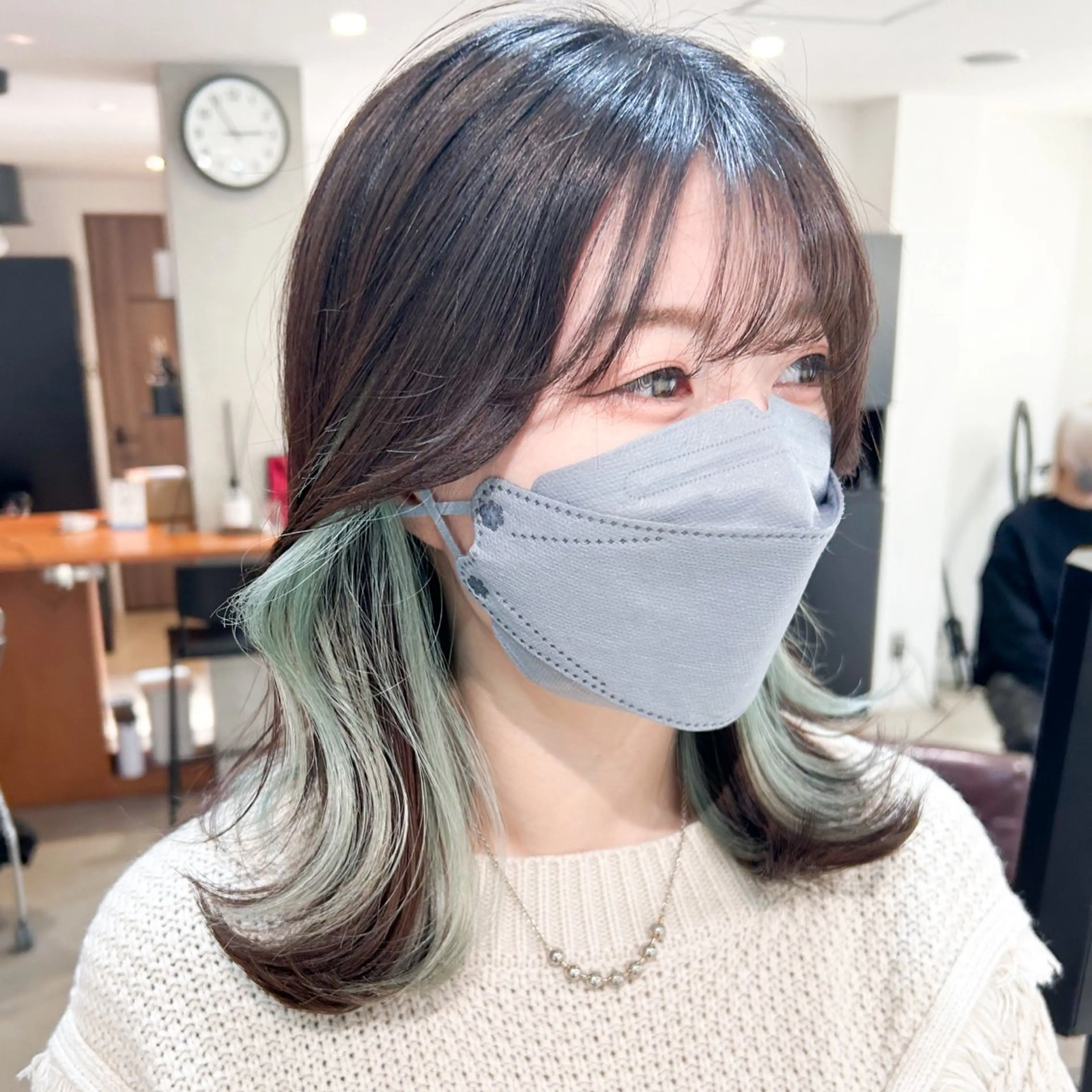 【誰でも似合うブリーチを】カット＋ダブルカラー（インナーカラー・イヤリングカラー・裾カラー）+トリートメントの写真