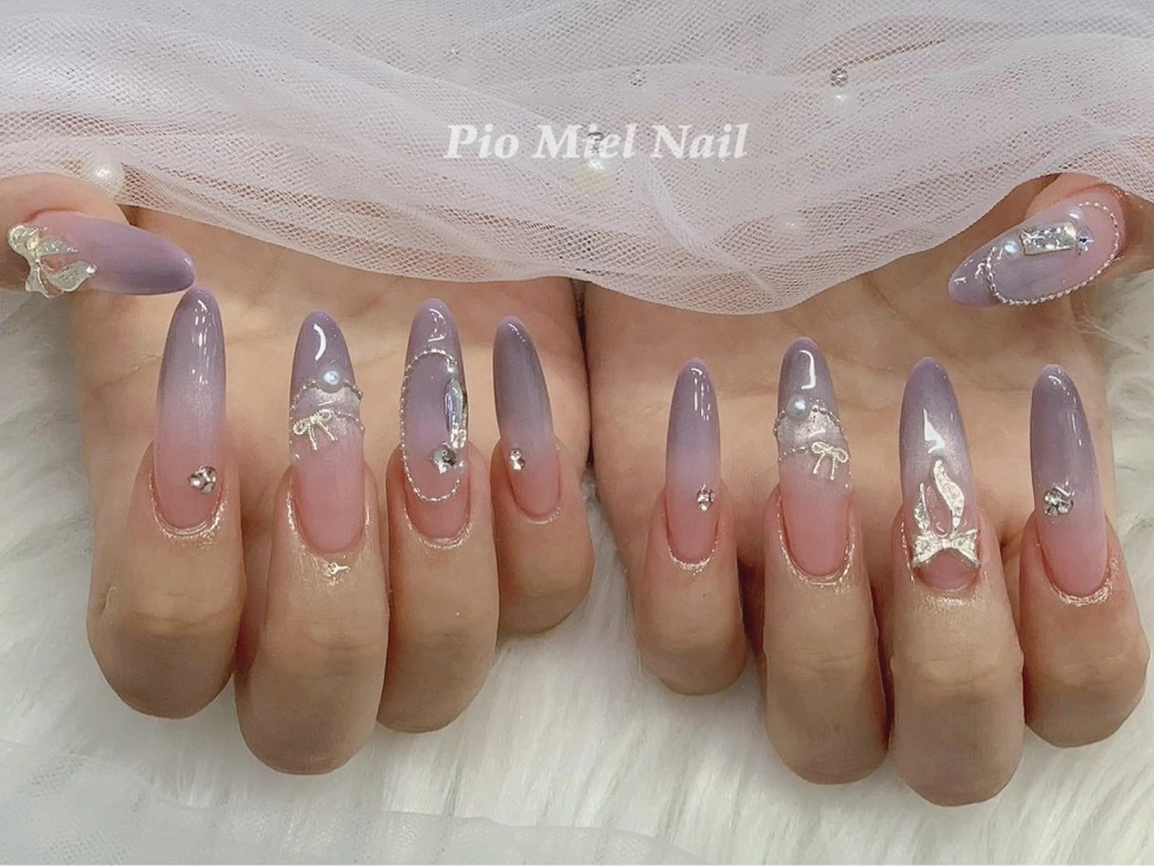 ネイル グラデーション ニュアンスネイル シルバー シンプルネイル ワンホンネイル ハンドネイル momo 長さだしのネイルデザイン