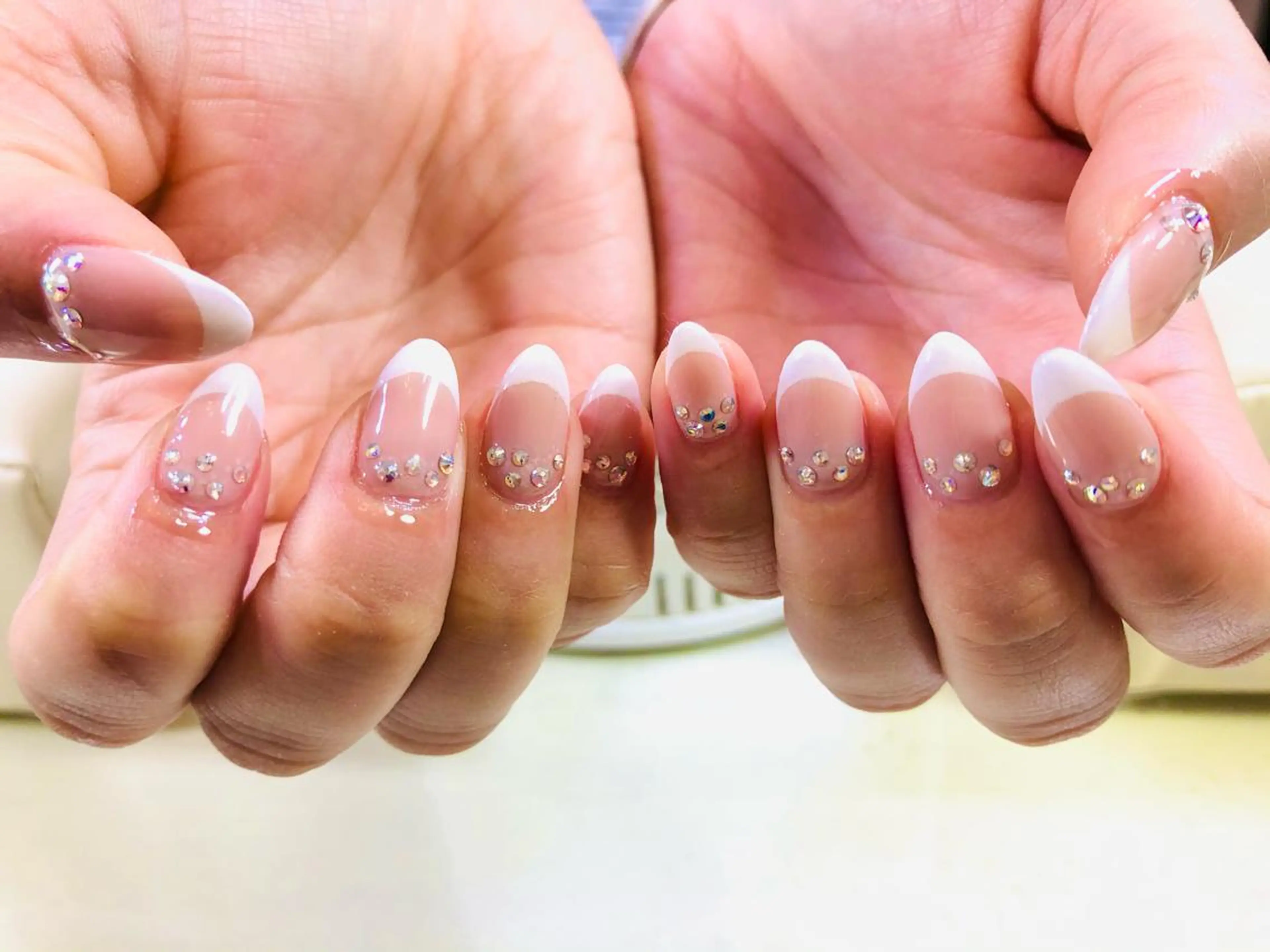 ネイル フレンチネイル キラキラネイル ストーンネイル Nnail所属・🌿Nnail🌿 プライベートサロンのネイルデザイン