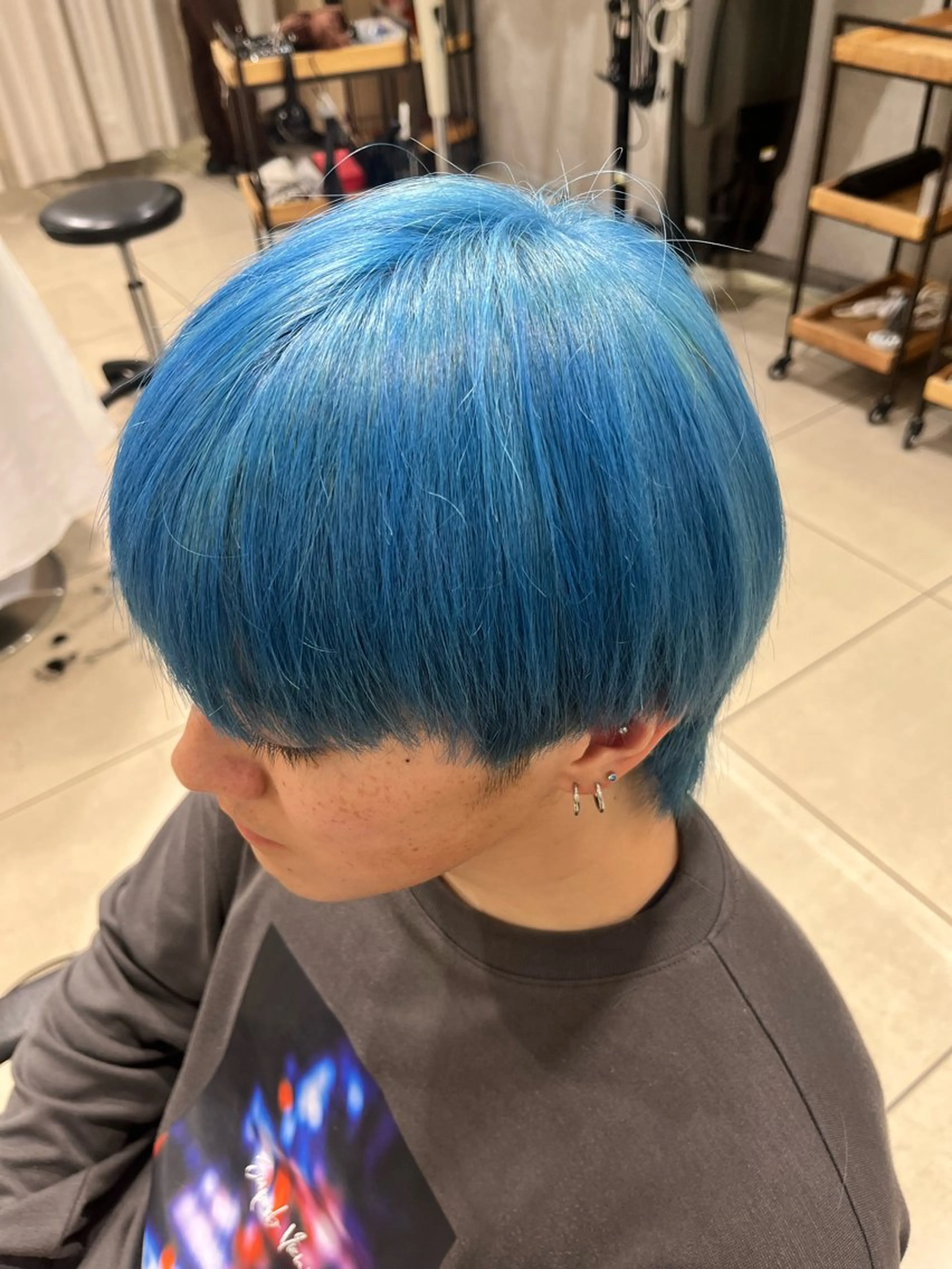 カラー メンズ ブルーカラー カット ヘアカラー 巖本 真希のヘアスタイル