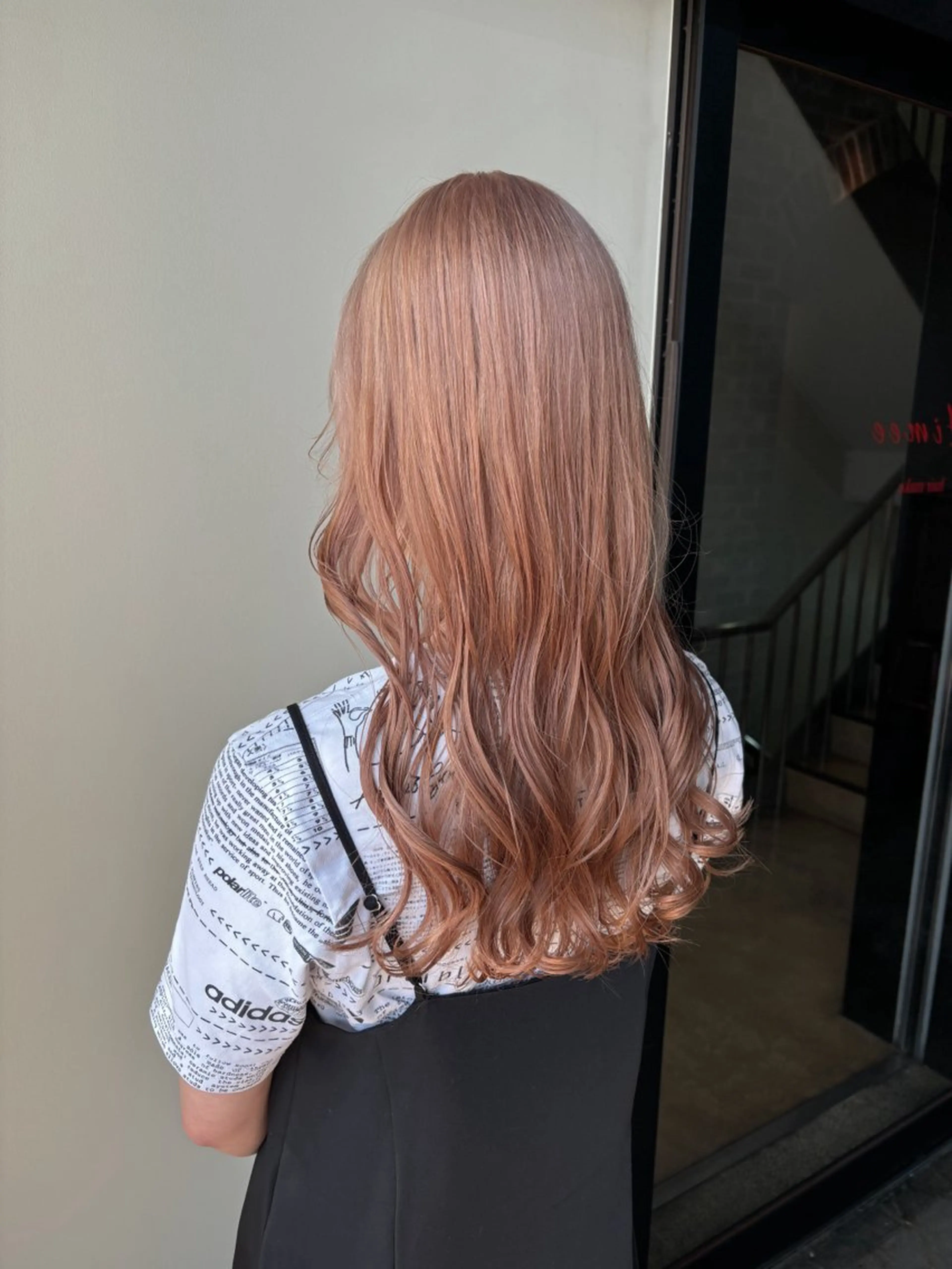 ミディアム ヘアカラー 透明感🌱ハイトーン ✨艶髪🫧川﨑　翼のヘアスタイル