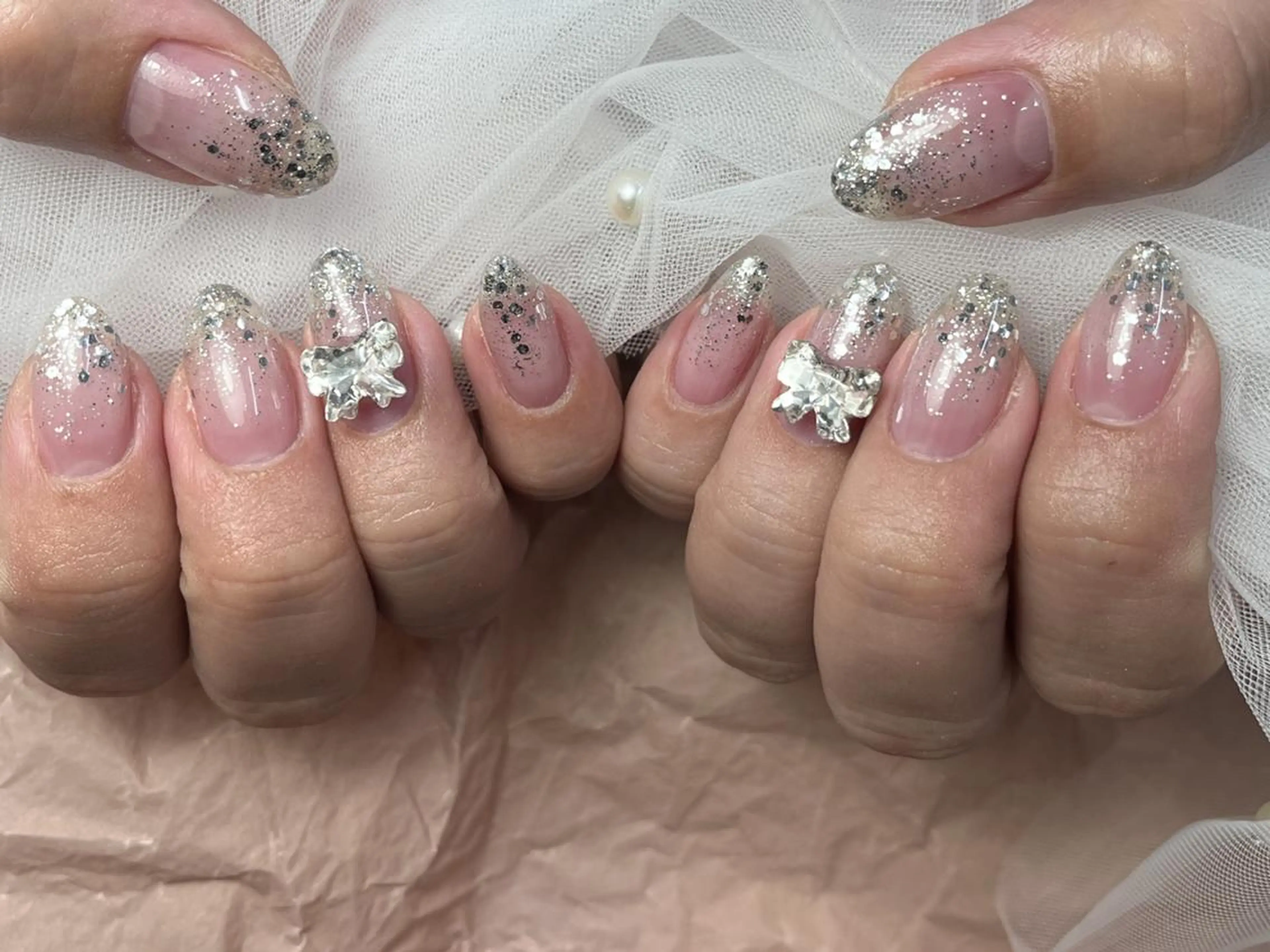 ネイル アートネイル キラキラネイル ラメ(グリッター) シルバー 夏ネイル ハンドネイル ハンドケア ToliyDeliy Nail Salonのネイルデザイン