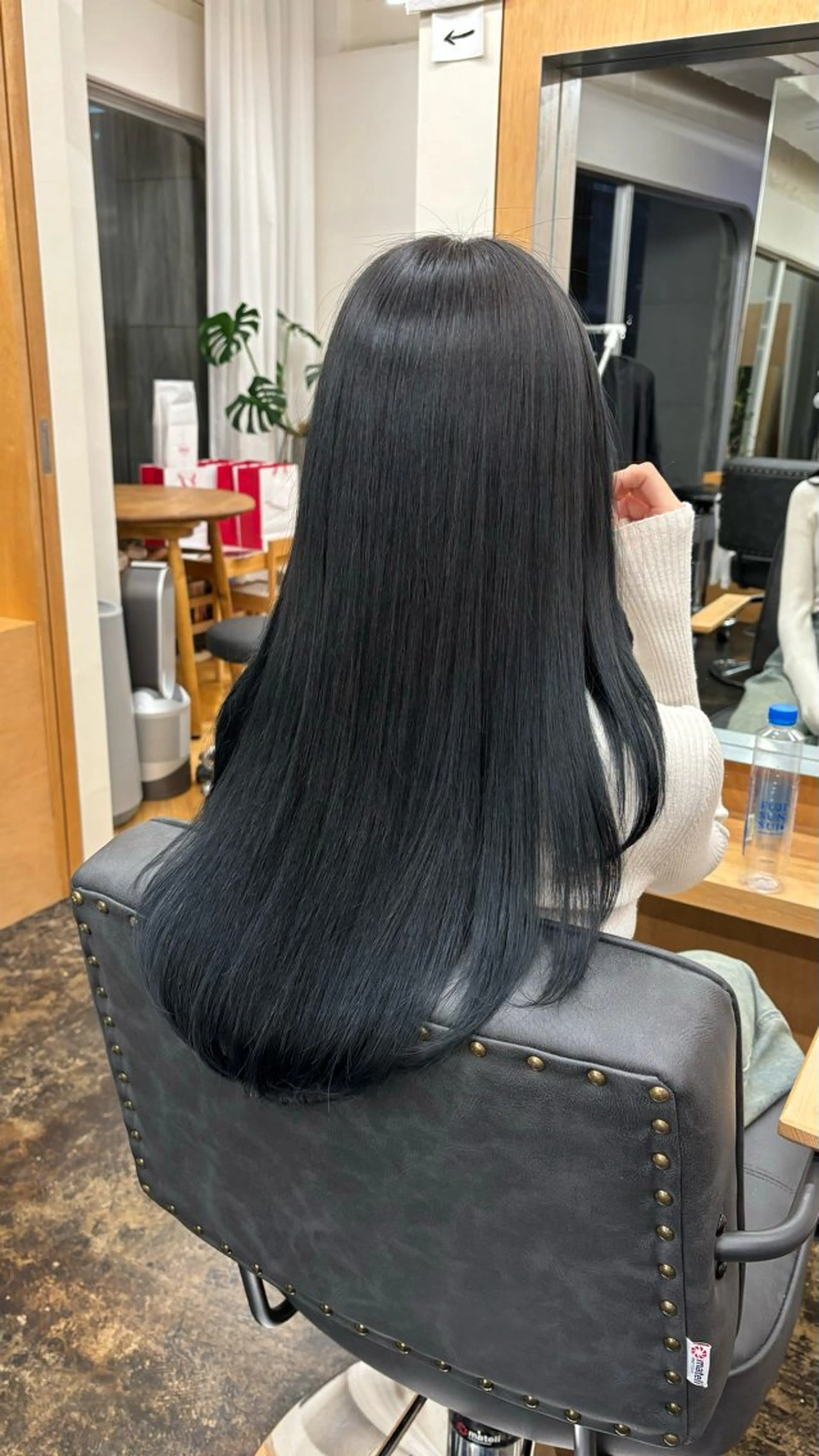 ロング カラー 黒髪 ブリーチ ブルーカラー ブルーブラック 武田美空🐇 ヘアアレンジ/カラーのヘアスタイル