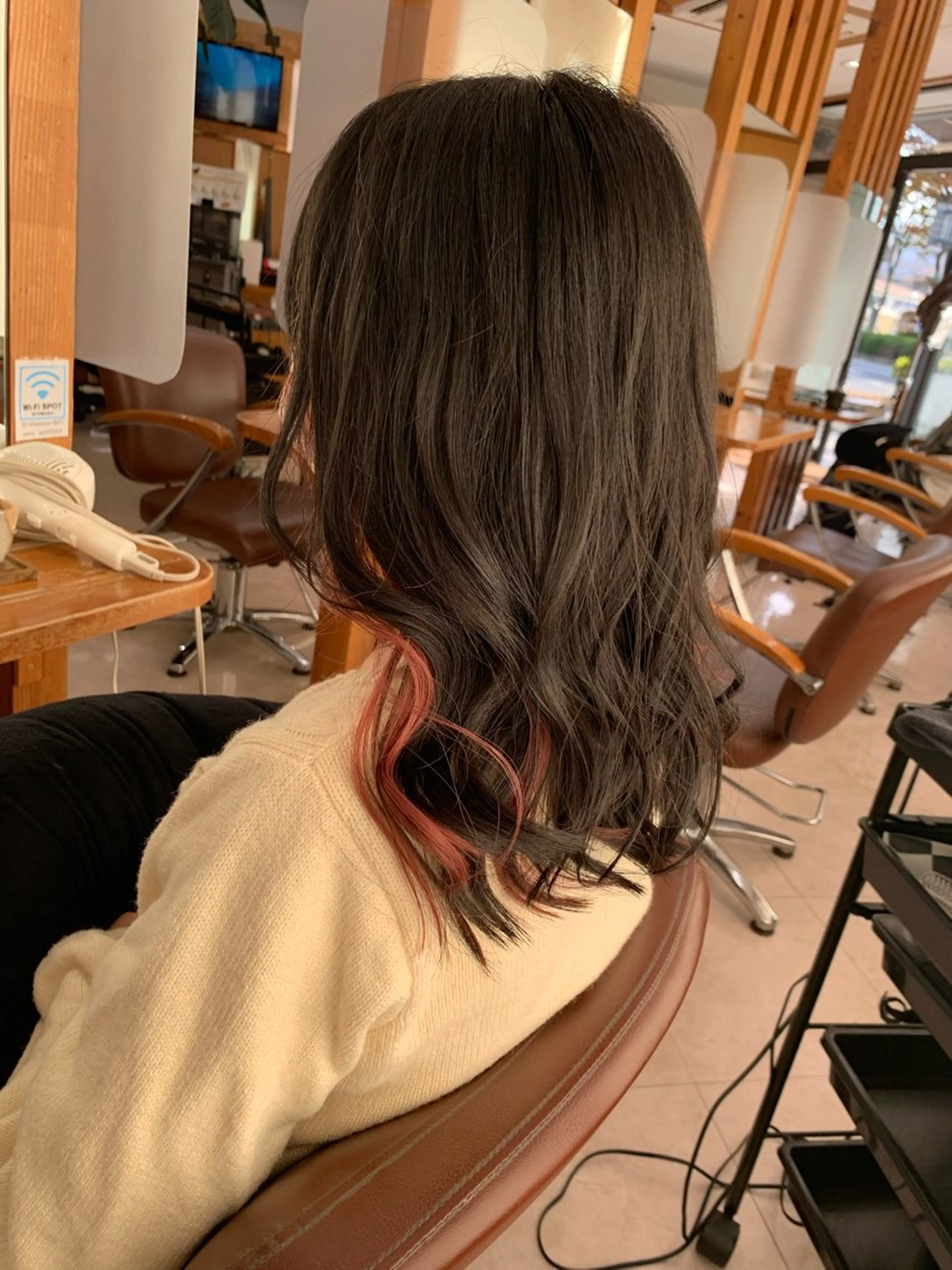 ミディアム カラー インナーカラー ピンクカラー hair make shampoo所属・比嘉 秀弥のヘアスタイル