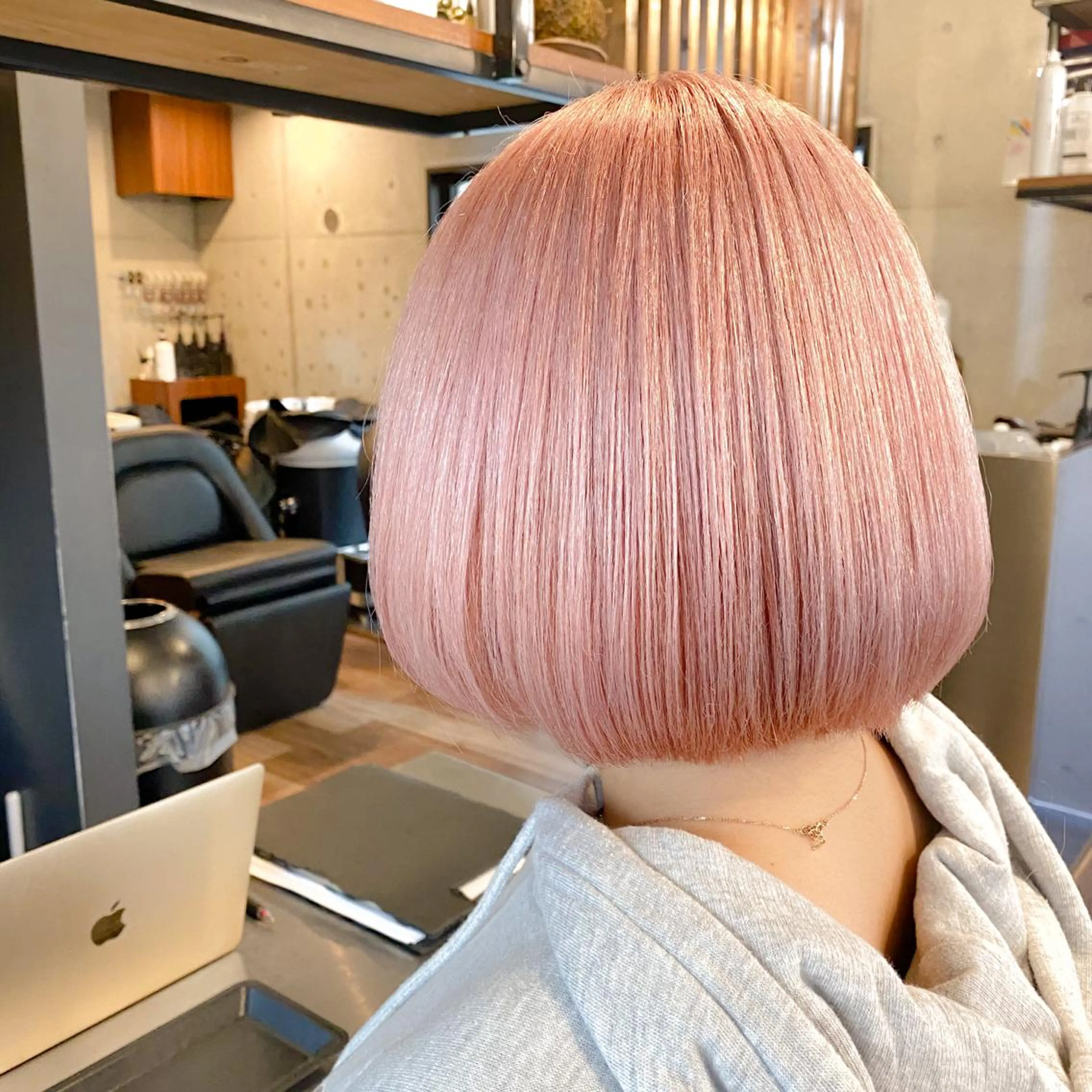 ショート カラー 艶髪ブリーチ 永井竜也のヘアスタイル