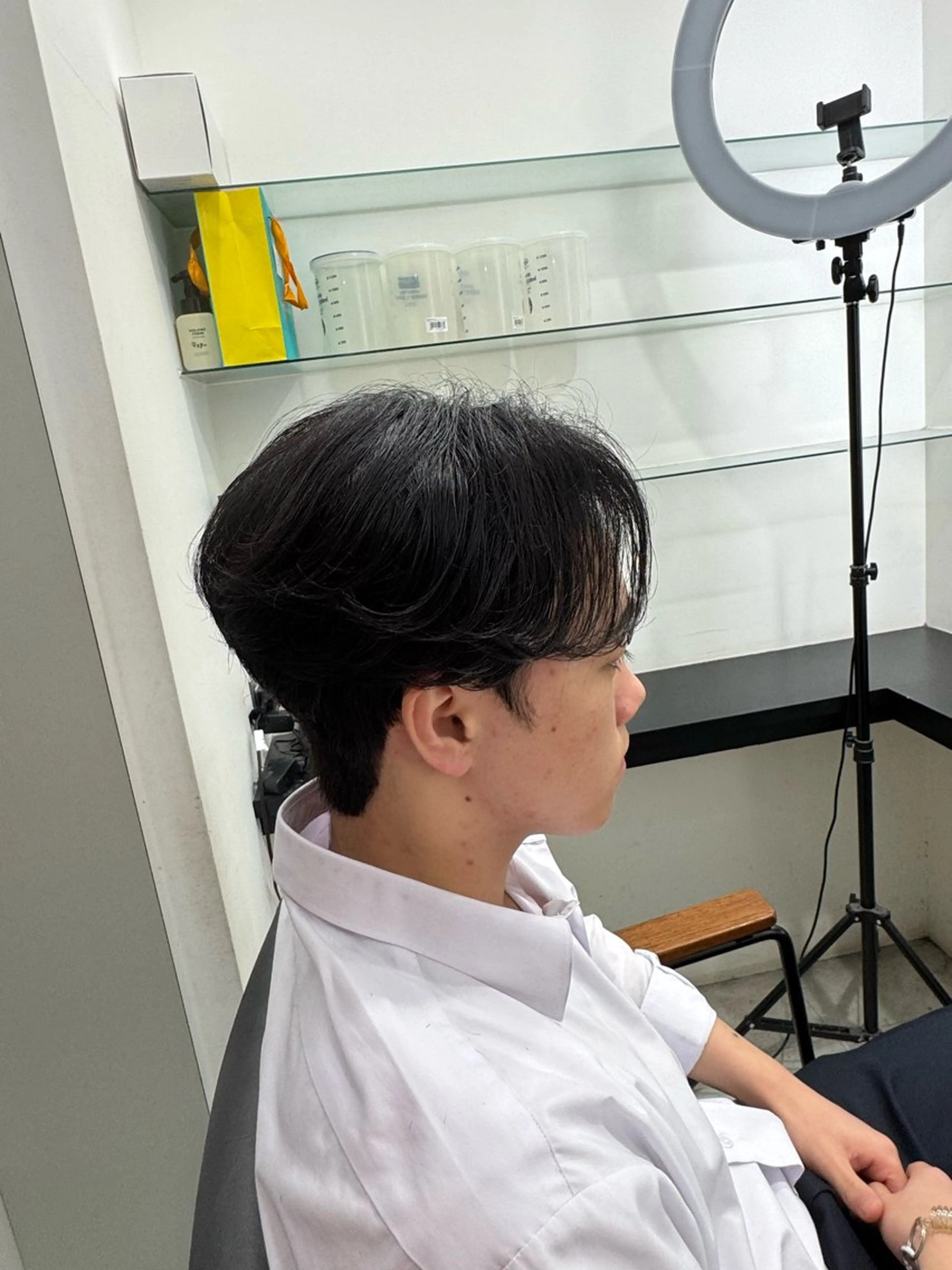 メンズ ダウンパーマ メンズパーマ カット パーマ 毛流れ特化愁斗 センターパートパーマのヘアスタイル