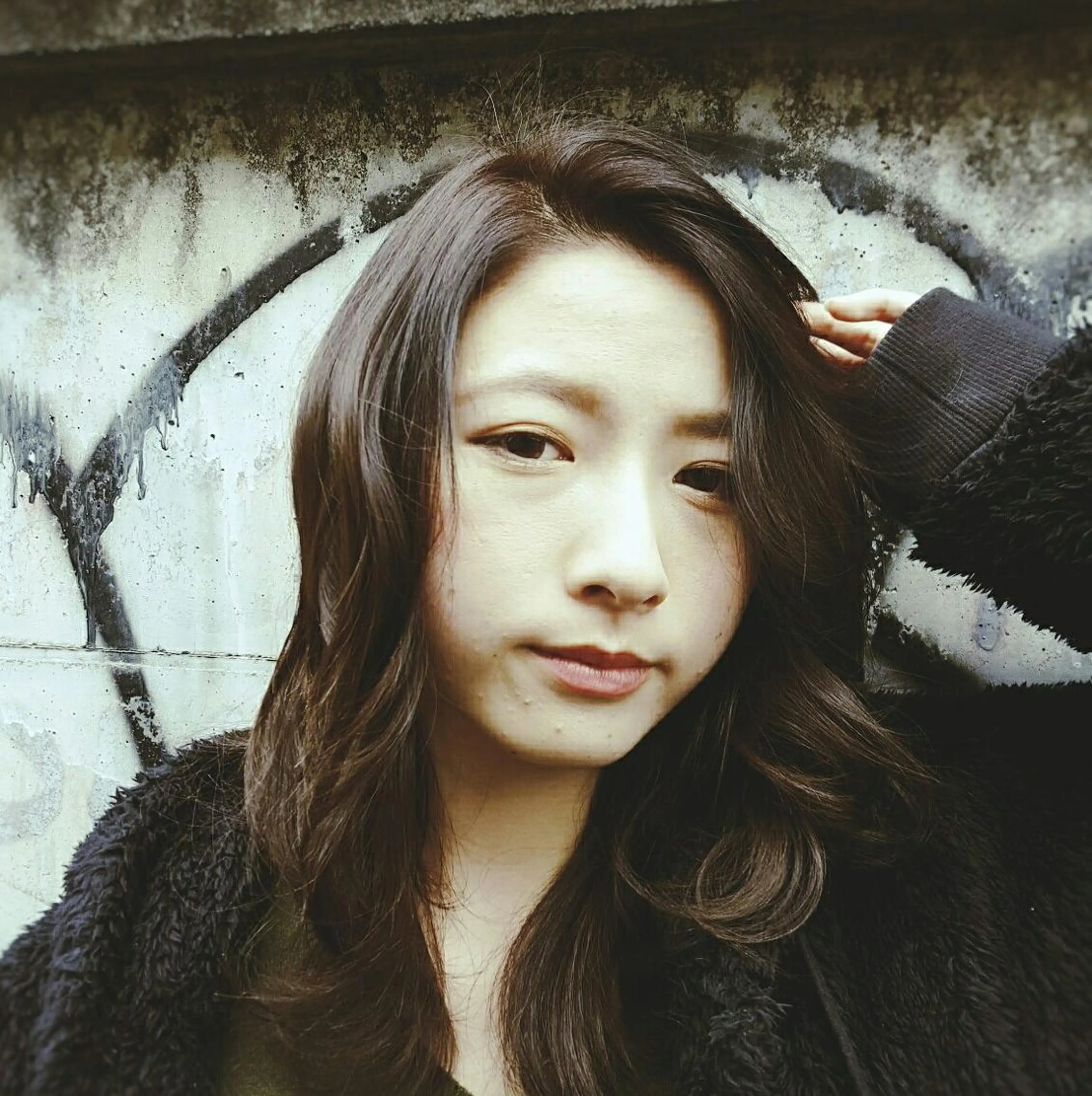 ミディアム カラー グレージュ かきあげバング 秋山 幸太のヘアスタイル