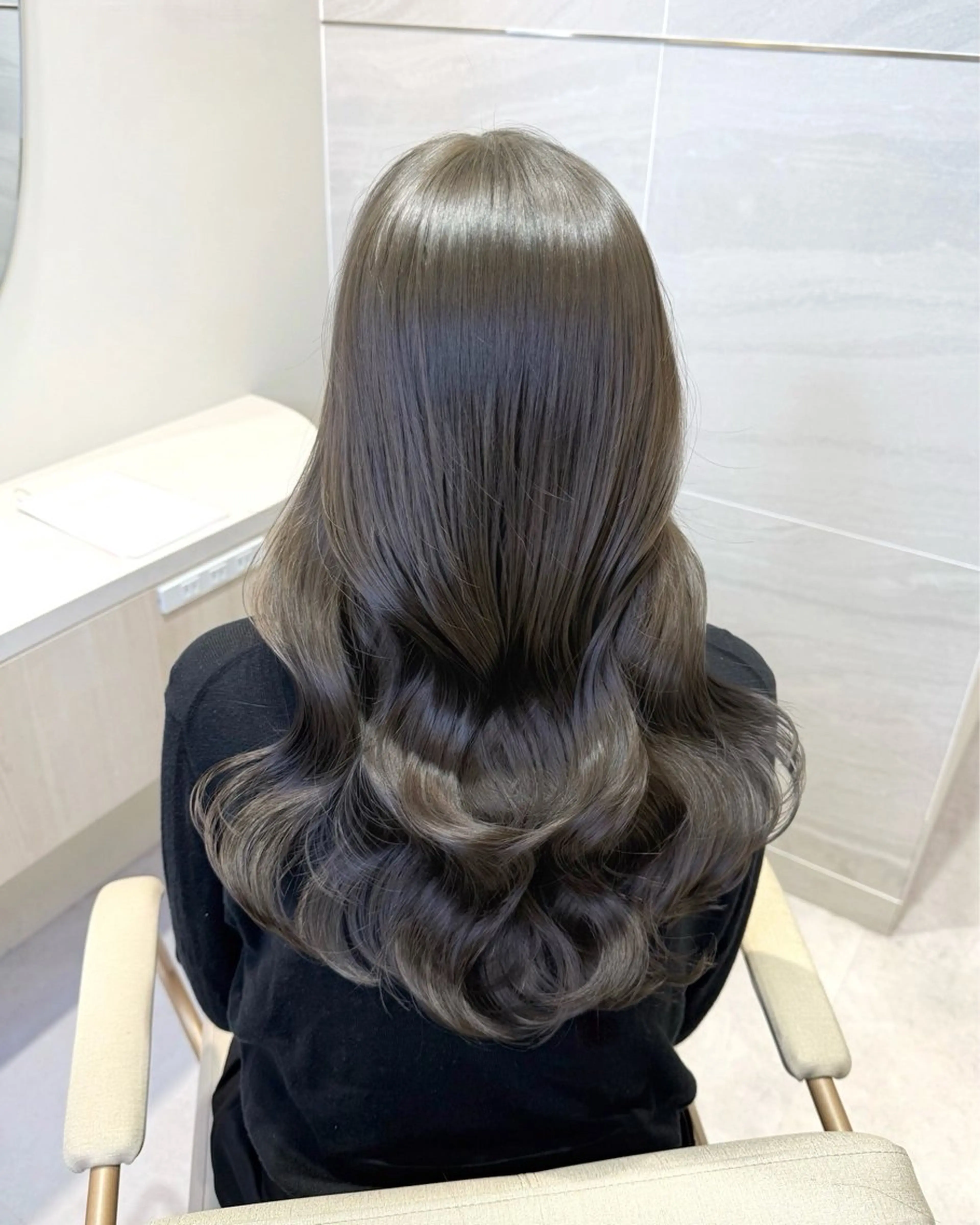 ロング カラー アッシュ アッシュグレー イルミナカラー 韓国風ヘア カット ヘアカラー トリートメント ブリーチなしダブル カラー🧸🐺陽介のヘアスタイル