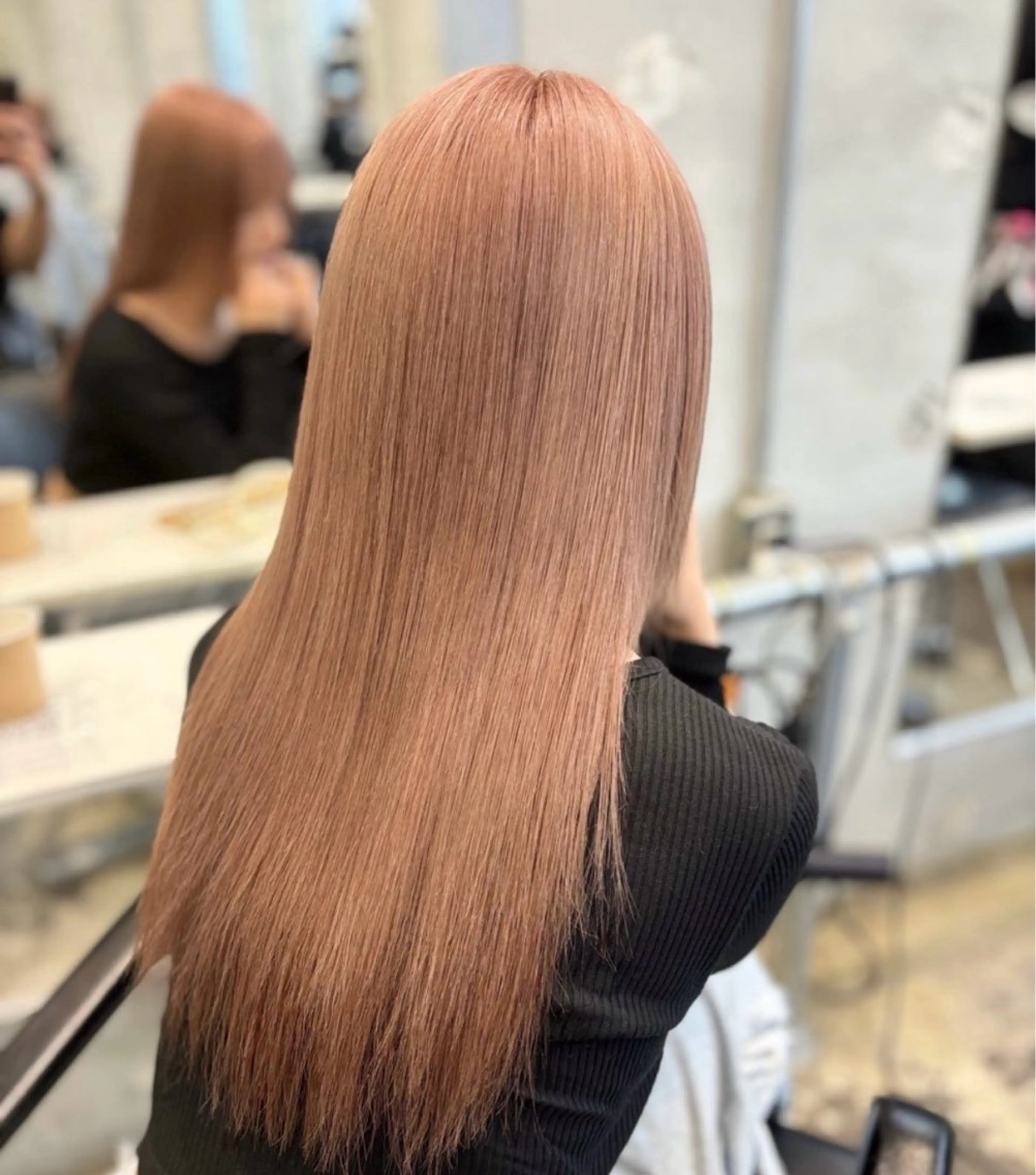ロング カラー ベージュカラー ミルクティーベージュ DATE by Alan Smithee所属・韓国レイヤー顔周り カットのヘアスタイル