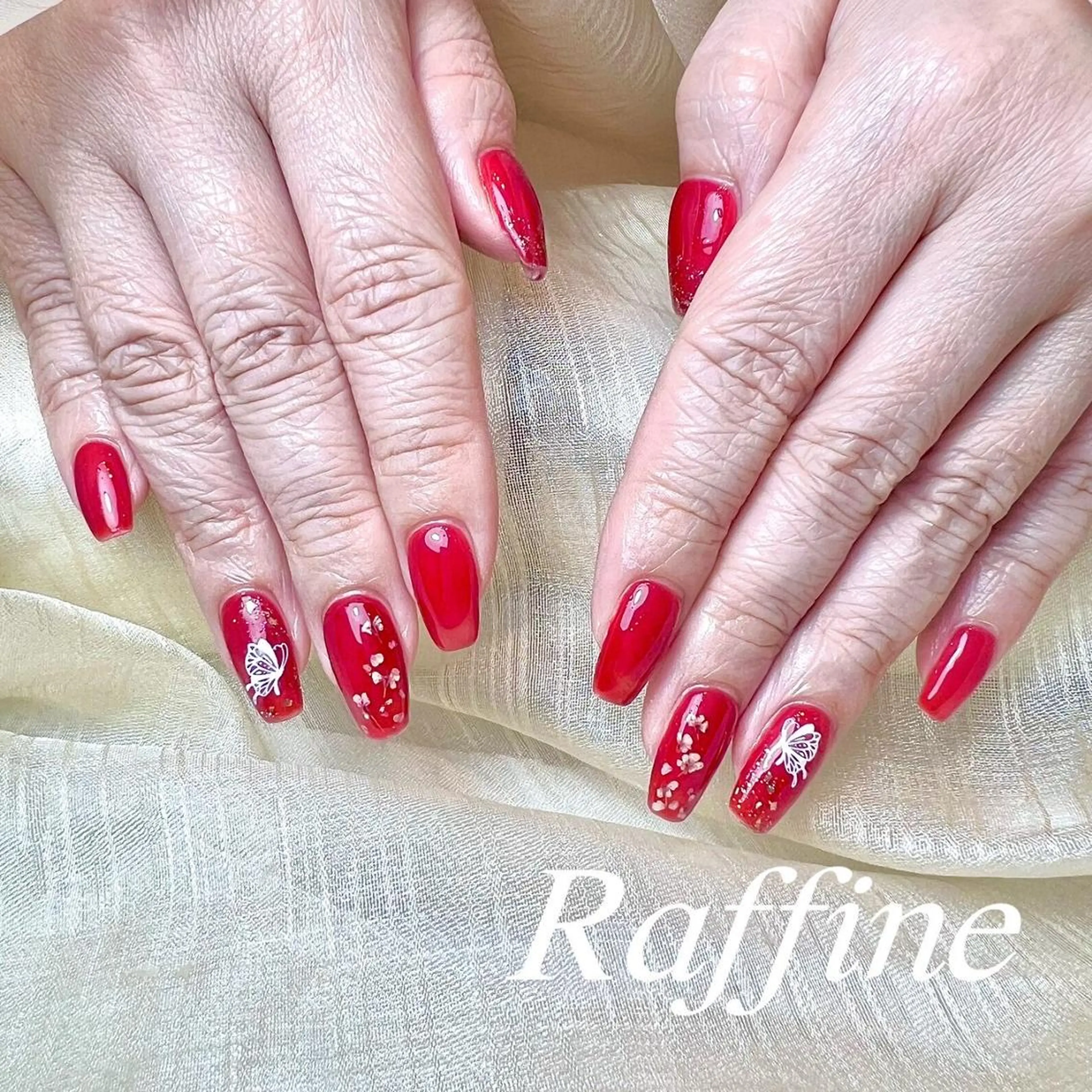ネイル RAFFINE 月🦋🩵のネイルデザイン