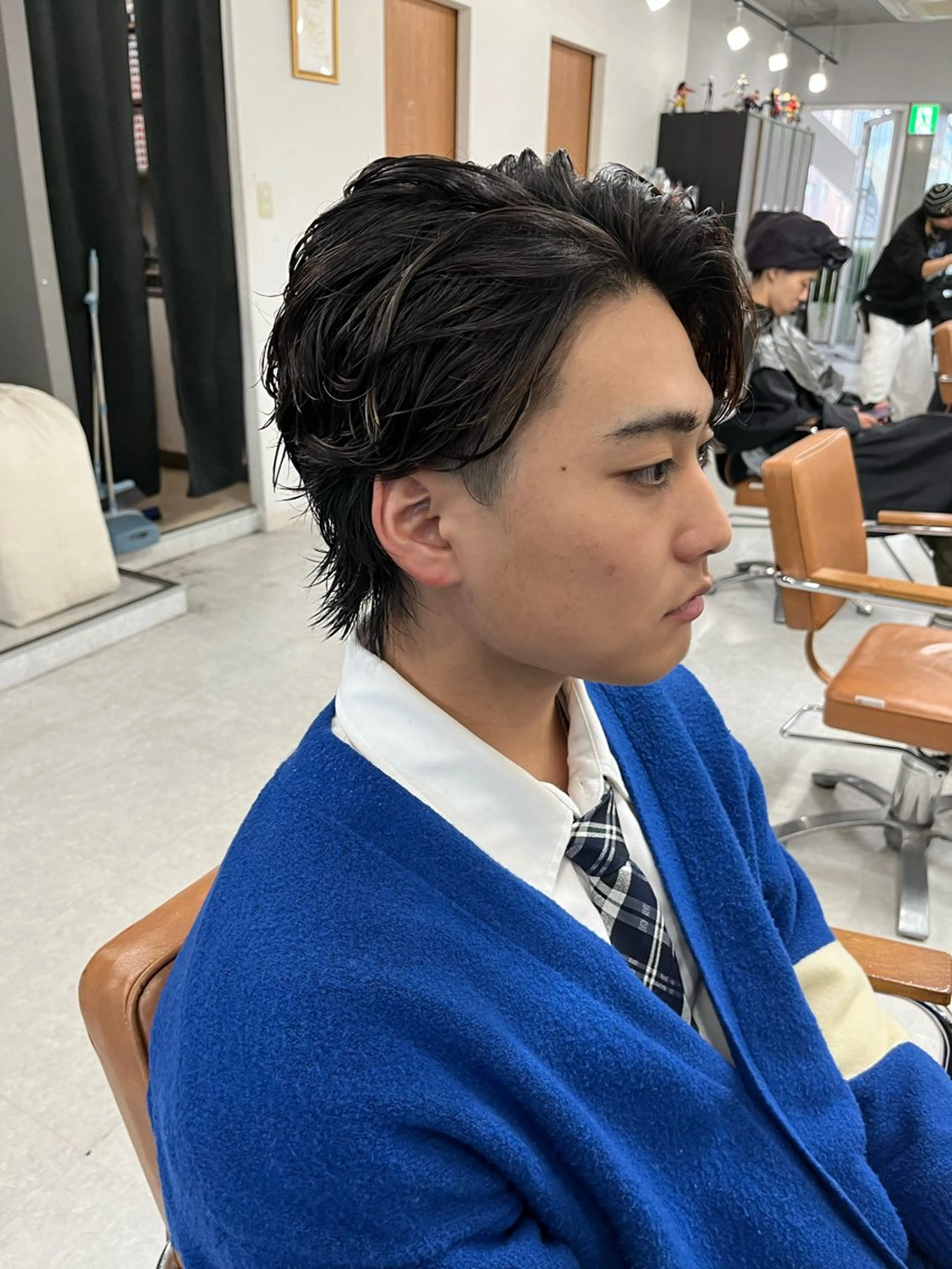 ミディアム カラー パーマ メンズ ミディアムパーマ フェザーパーマ メンズパーマ カット ヘアカラー パーマ 縮毛矯正 ヘッドスパ ヘアセット メンズカット メンズパーマヤマザキのヘアスタイル