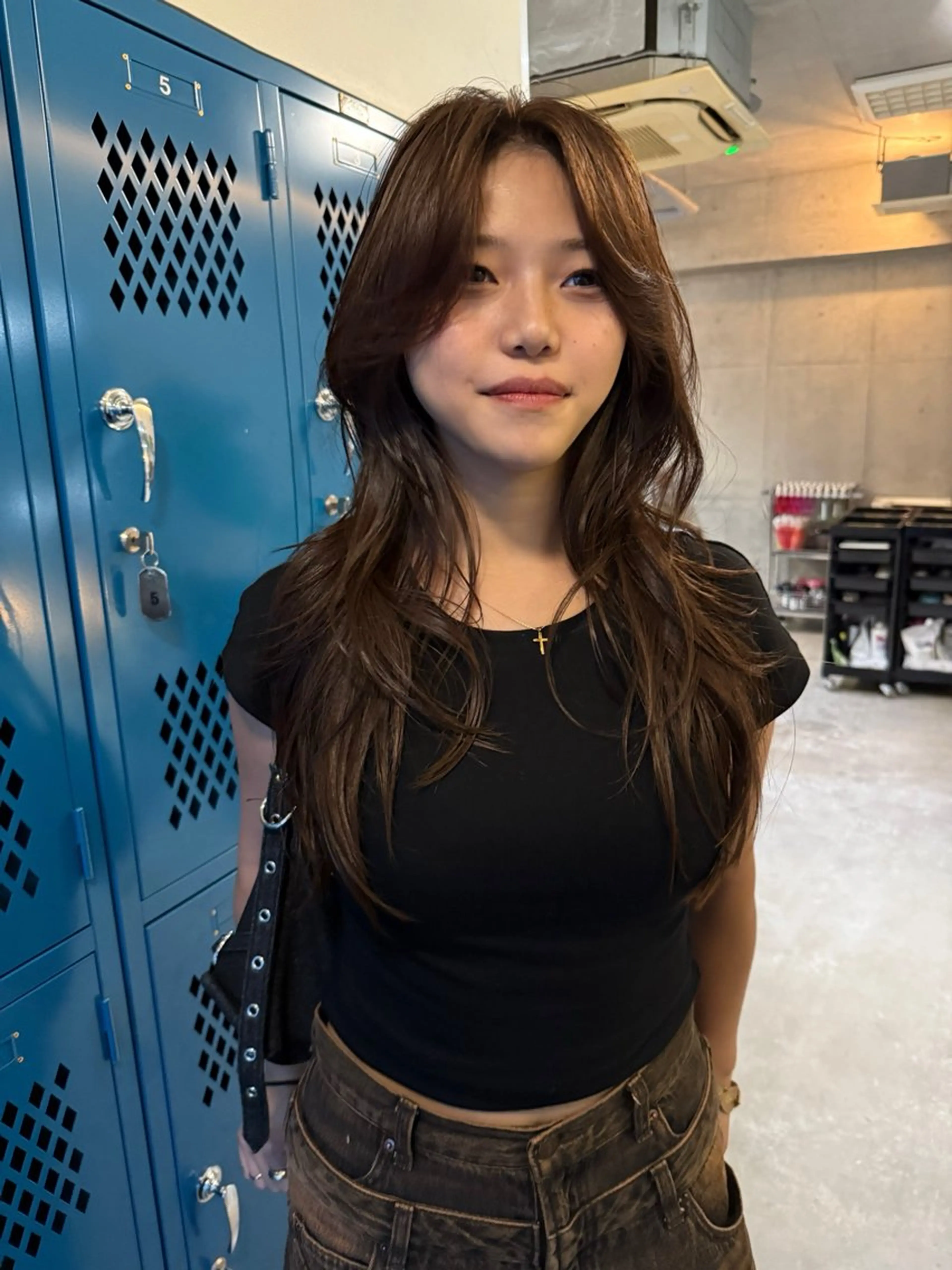 ミディアム くびれヘア 顔まわりレイヤー 韓国風ヘア くびれレイヤー レイヤーカット カット ヘアカラー 海外風レイヤーカット chinatsuのヘアスタイル