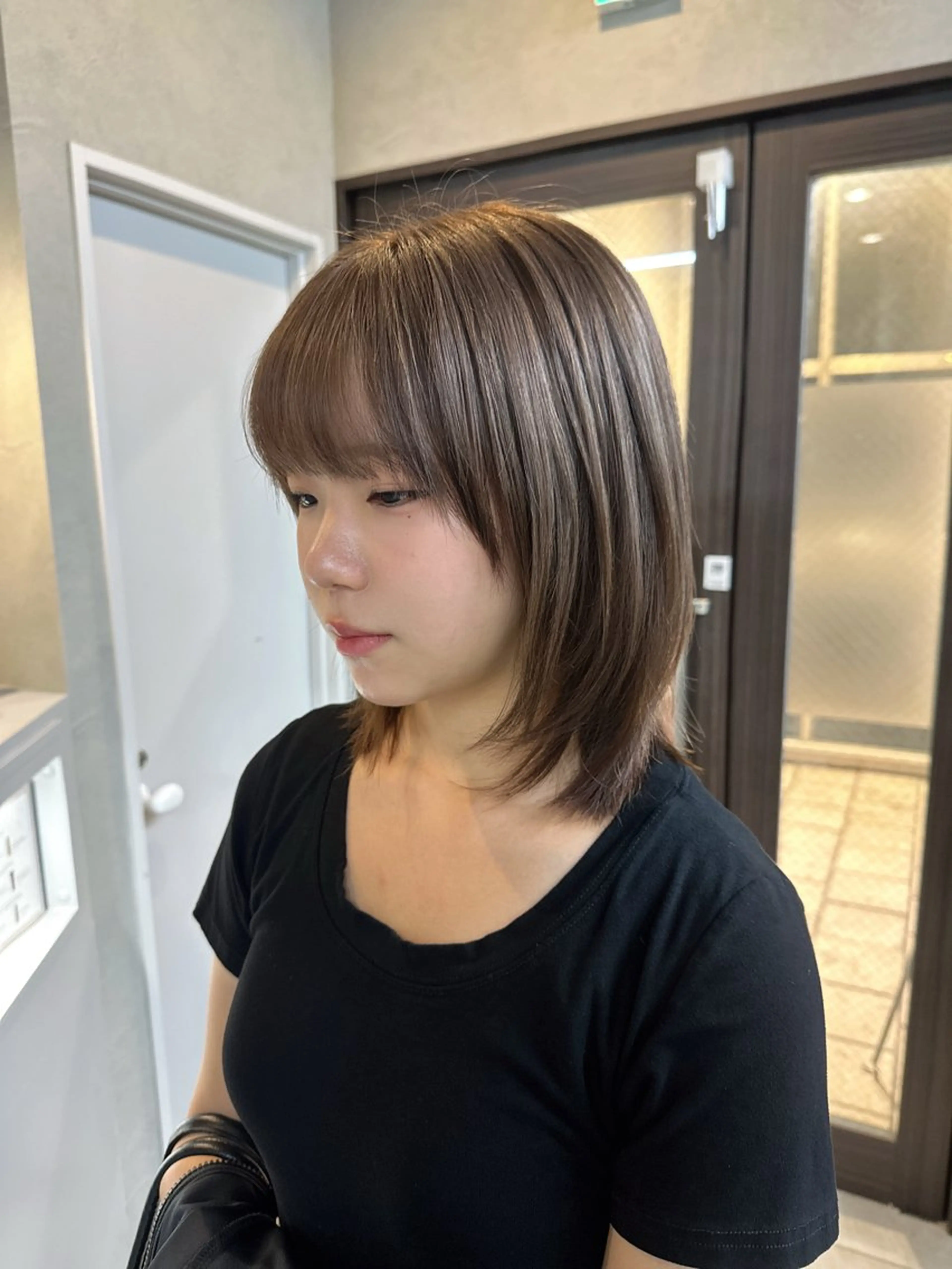 ミディアム ヘアカラー トリートメント りおん レイヤー/ベージュのヘアスタイル