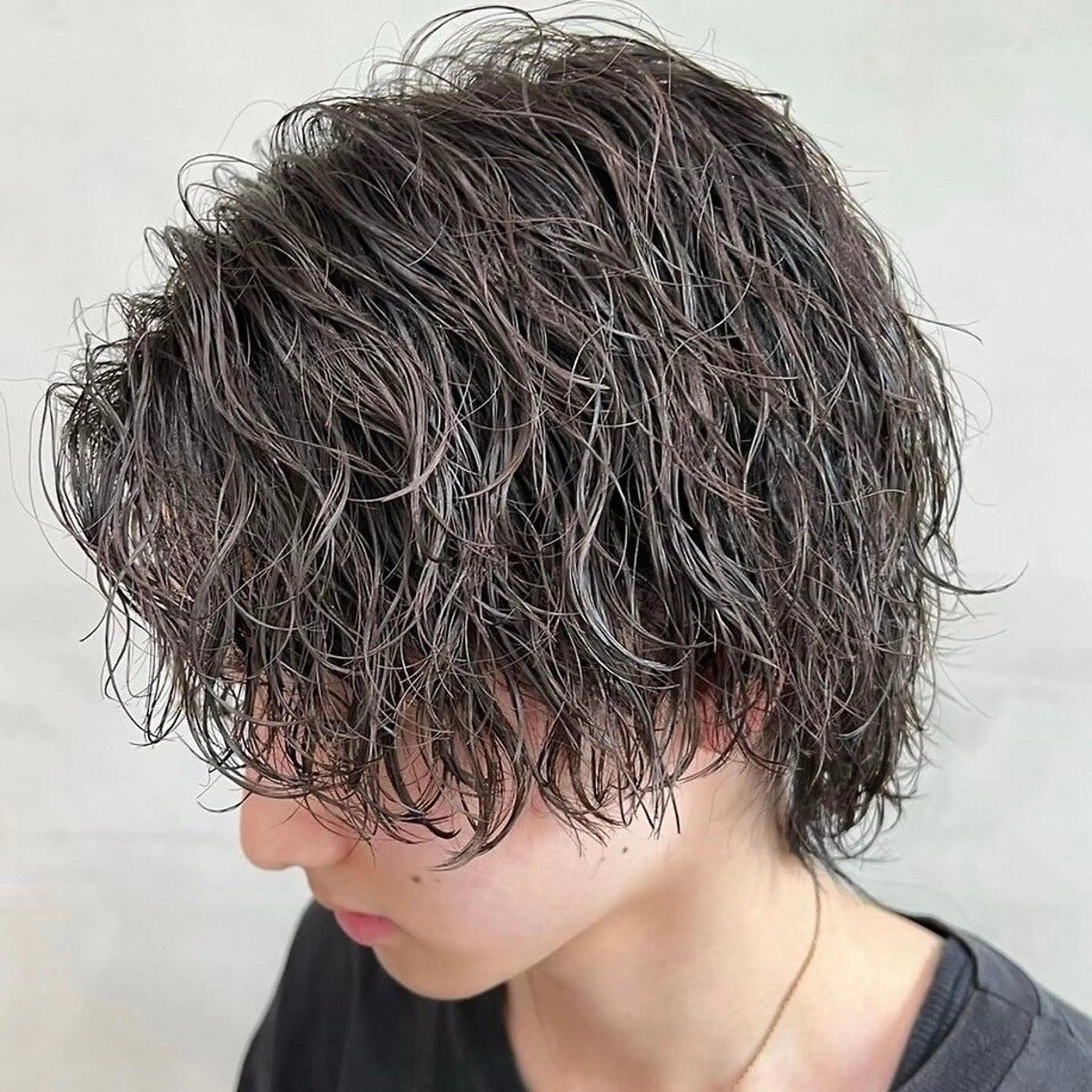 ミディアム パーマ メンズ ミディアムパーマ メンズパーマ 波巻きパーマ スパイラルパーマ パーマ fifth 名駅所属・深谷 侑亮のヘアスタイル