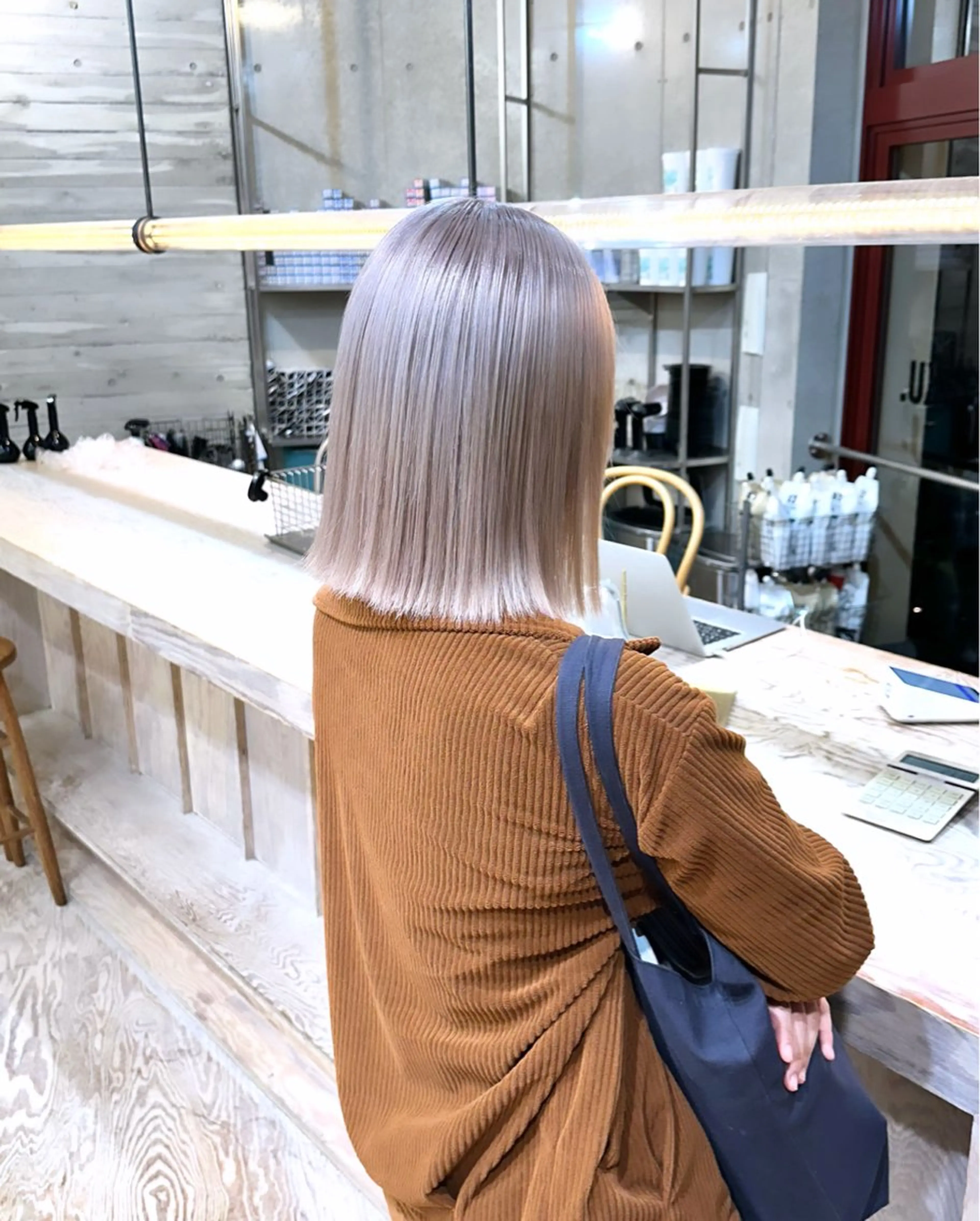 ミディアム 抜きっぱなしブロンド ササキカズマのヘアスタイル