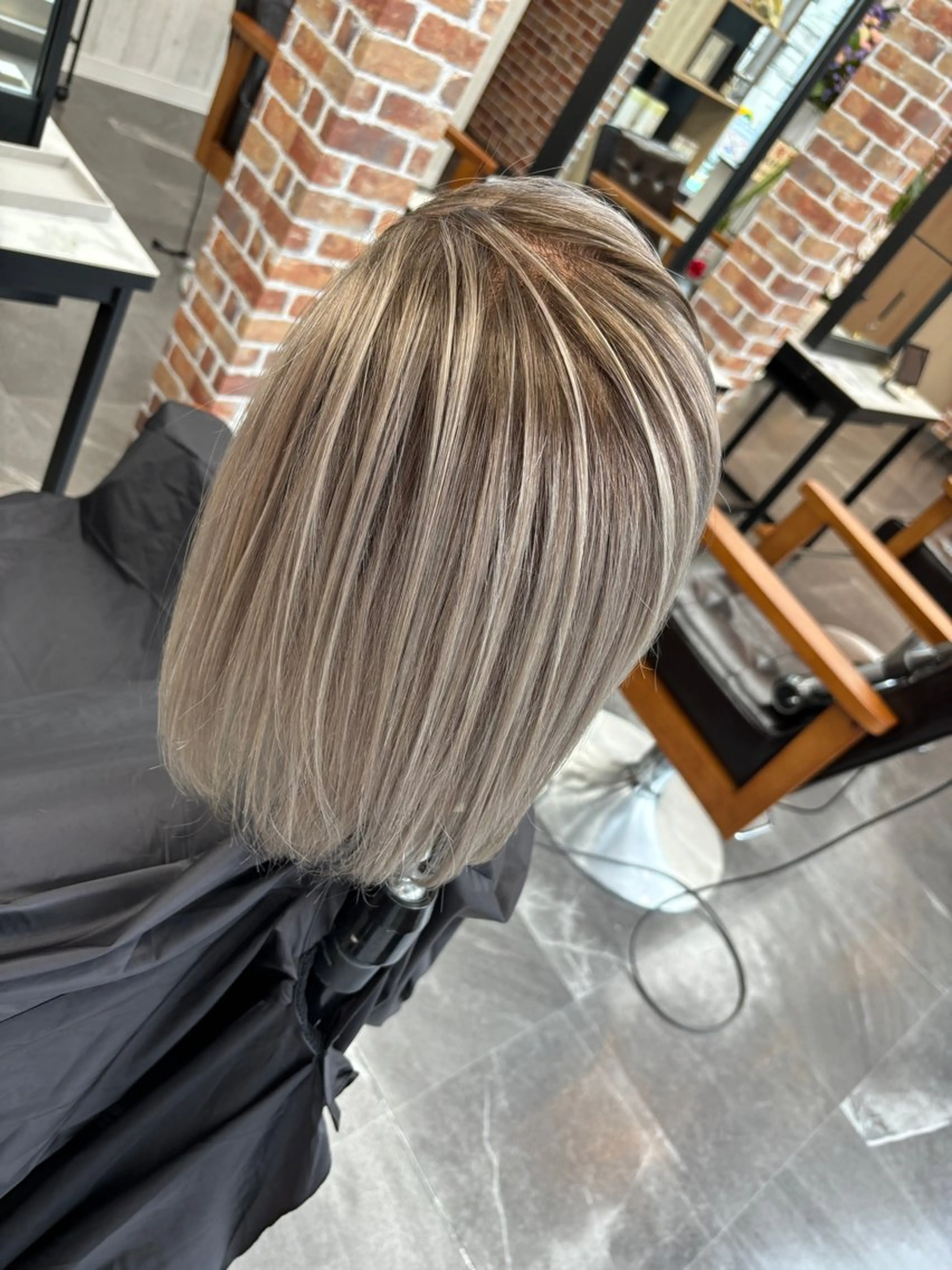 ショート カラー バレイヤージュ 外国人風カラー レイヤーカット カット ヘアカラー ギャルの革命児 秀斗のヘアスタイル