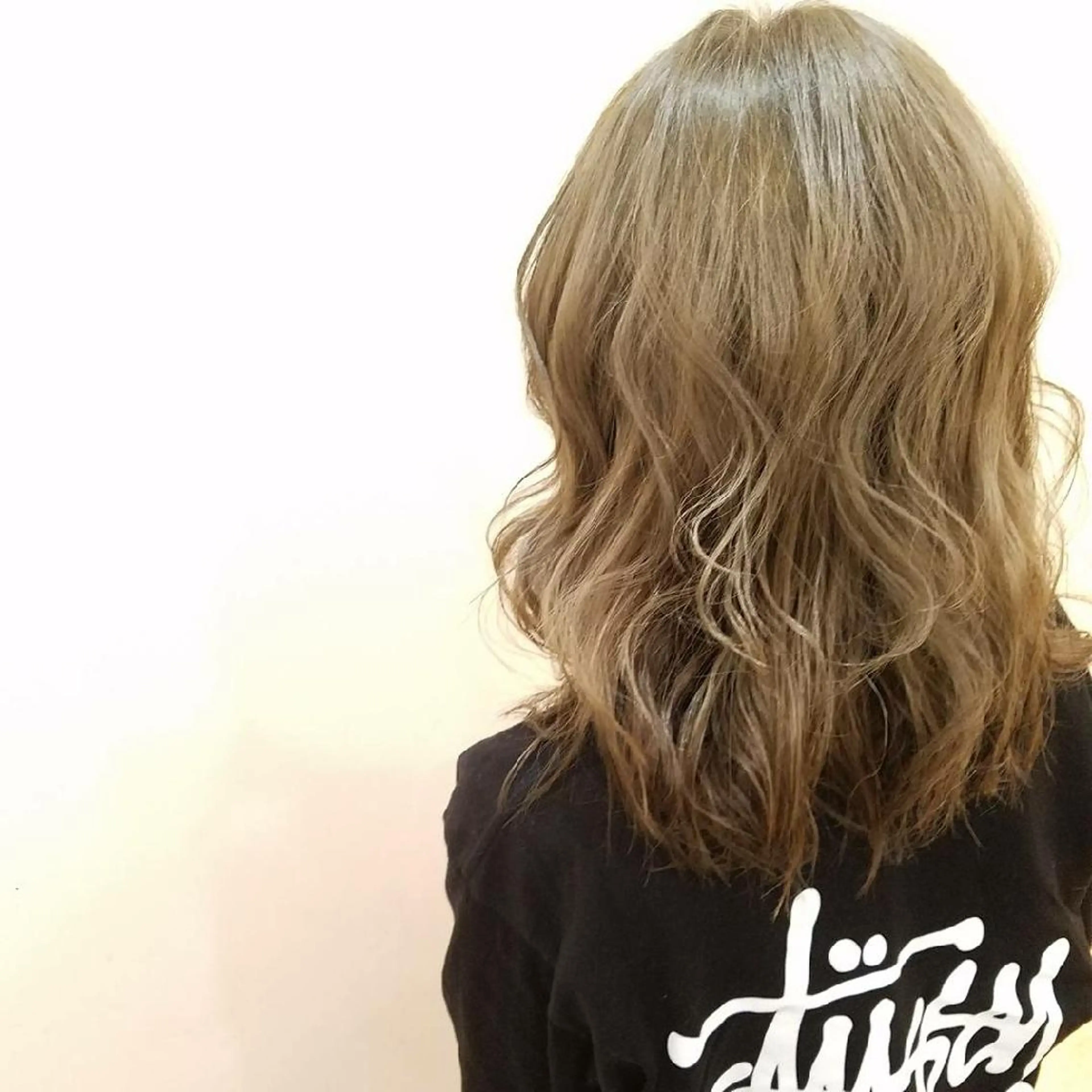 ミディアム カラー グレージュ EMANON名古屋所属・美谷添（ミヤゾエ） まどか大人ヘアサロンのヘアスタイル