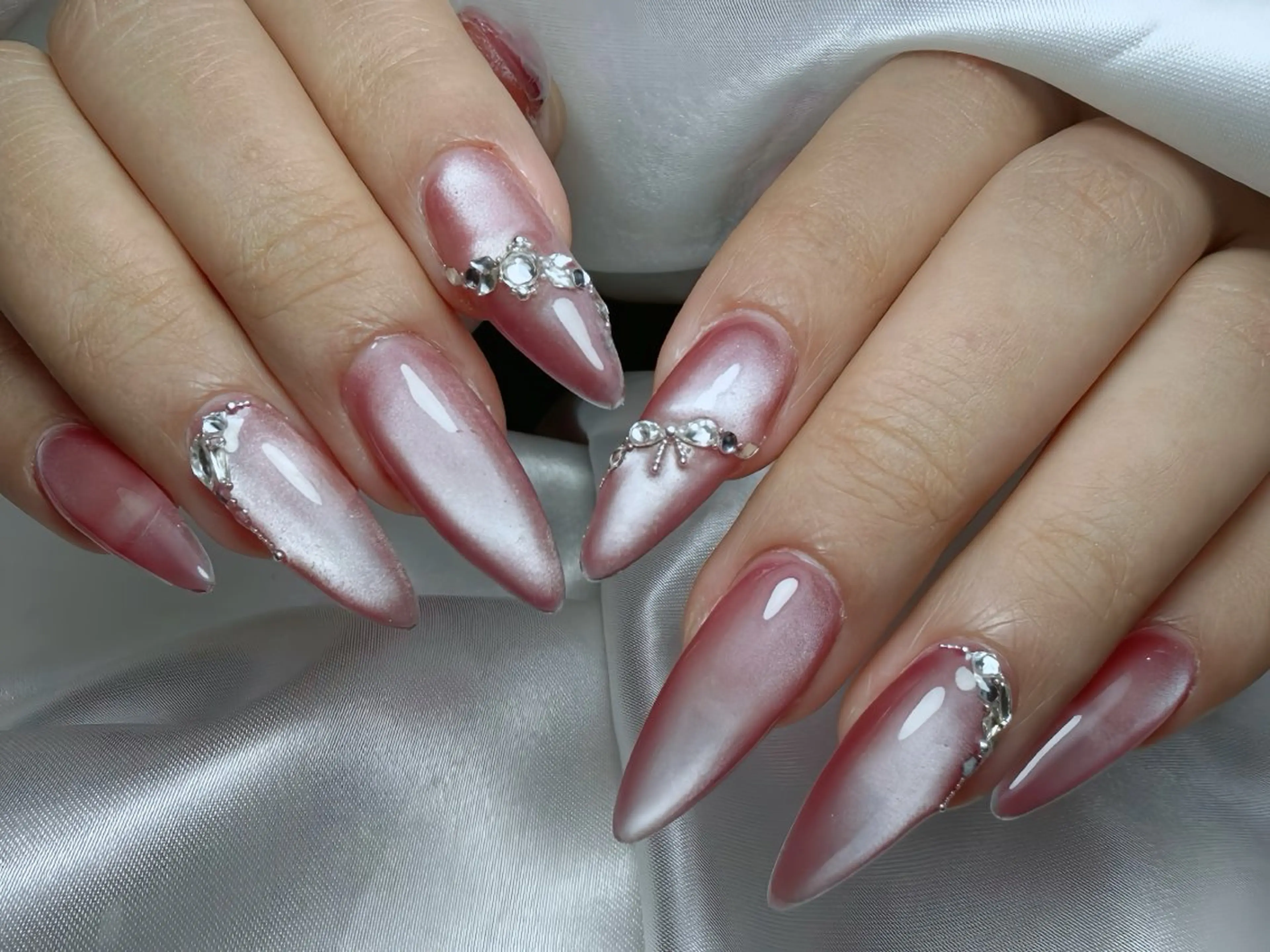 ネイル チークネイル フレンチネイル ガラスフレンチ グラデーション キラキラネイル ハンドネイル Rin Nail 新大久保店のネイルデザイン