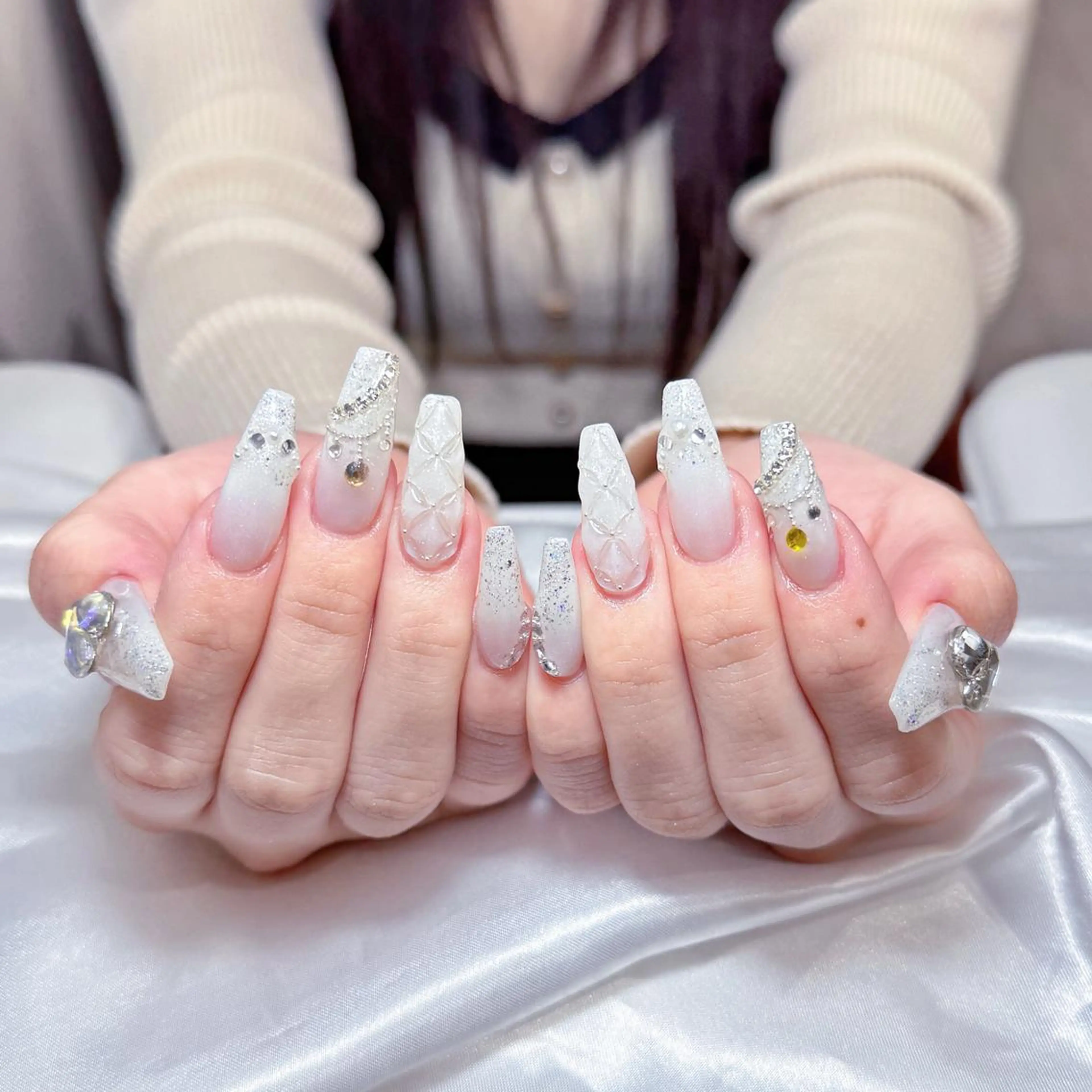 ネイル アートネイル オーロラネイル ガーリー キラキラネイル 韓国ネイル Nail Monsterのネイルデザイン