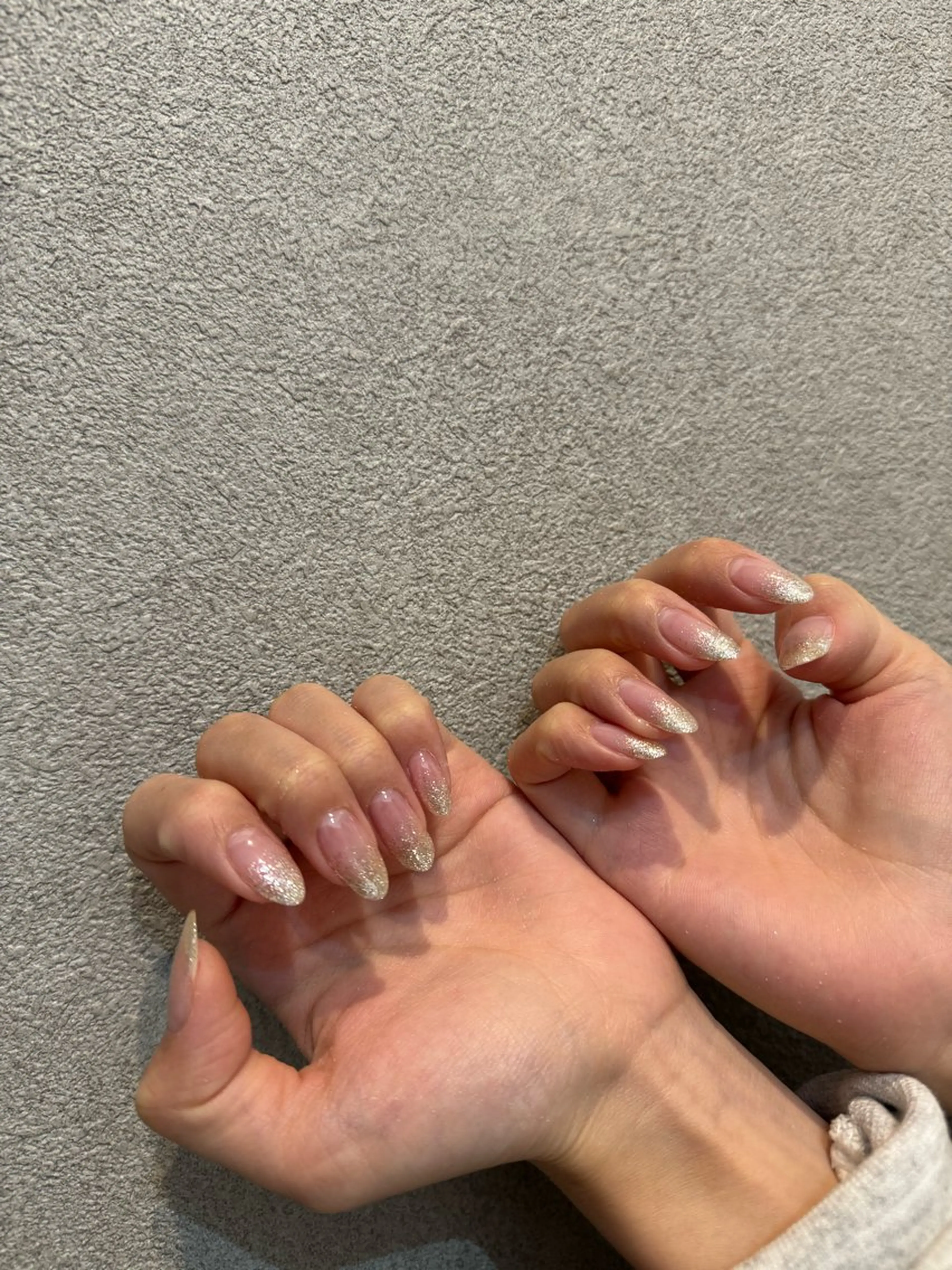 ネイル グラデーション ラメ(グリッター) ラメグラデーション シルバー yui .crescentのネイルデザイン