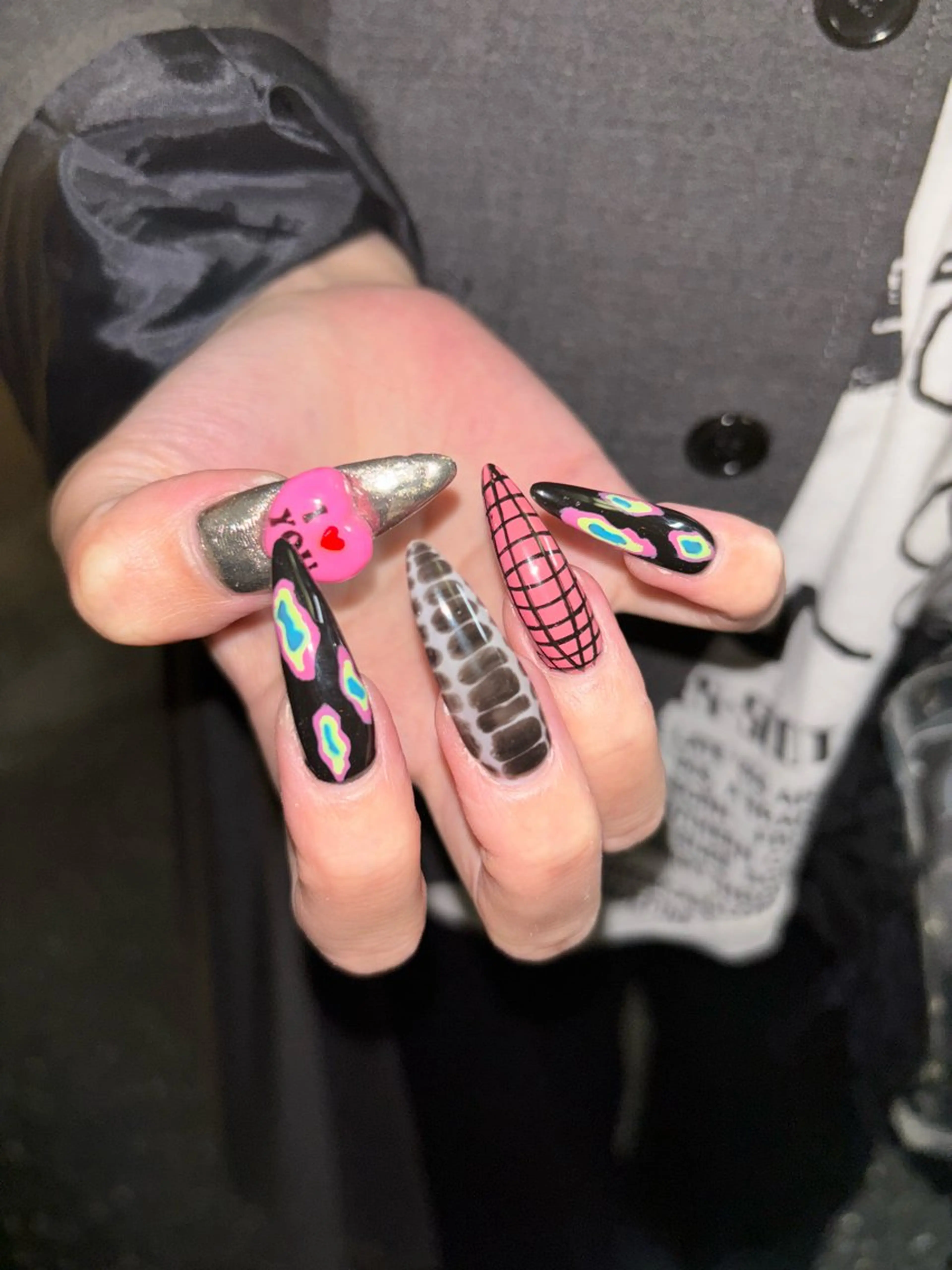 ネイル ハンドネイル 🪐富島彩夏 /海外nail🪐のネイルデザイン