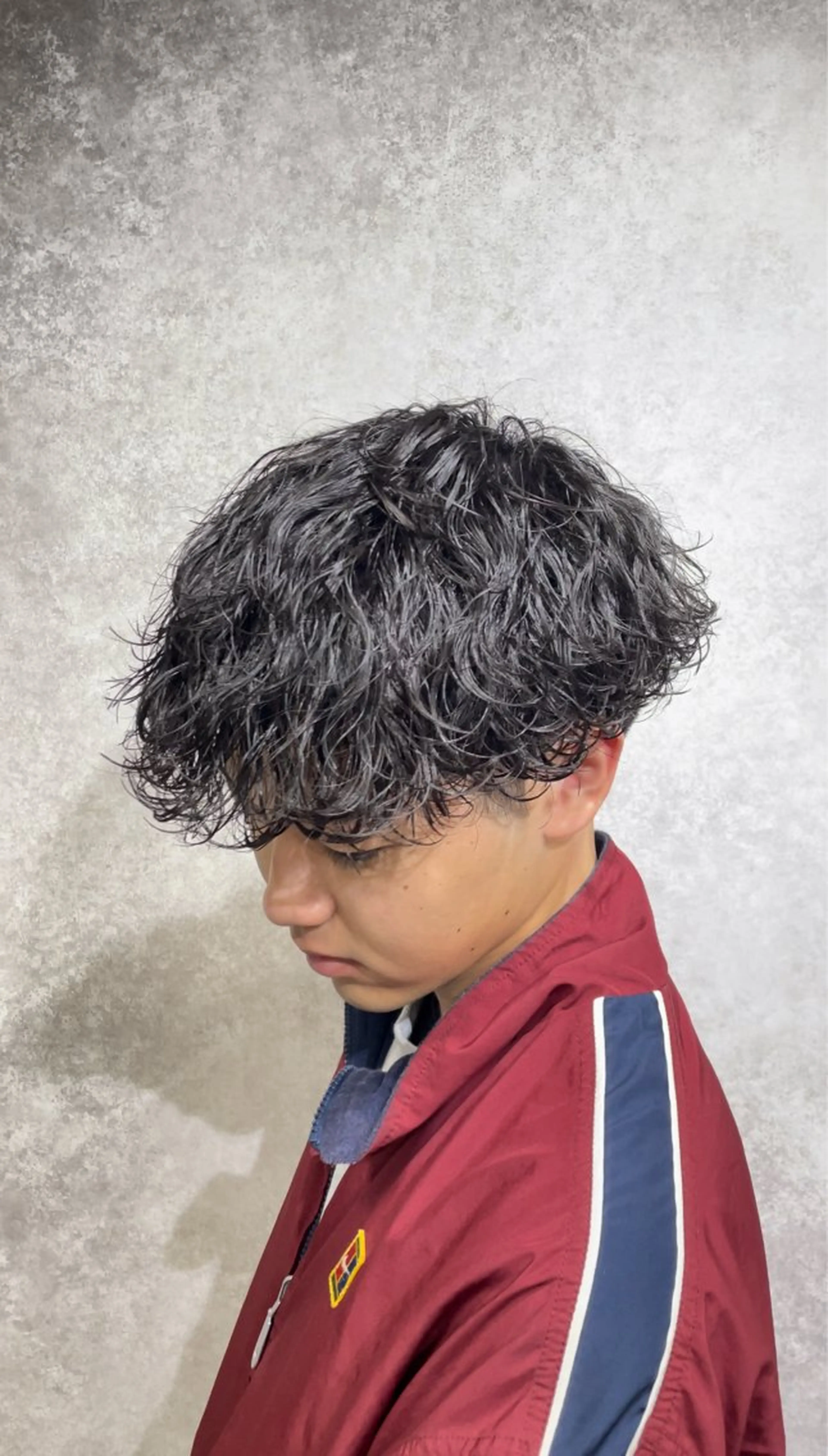 ショート パーマ メンズ メンズパーマ 波巻きパーマ GLOW所属・マタカ ミナリのヘアスタイル
