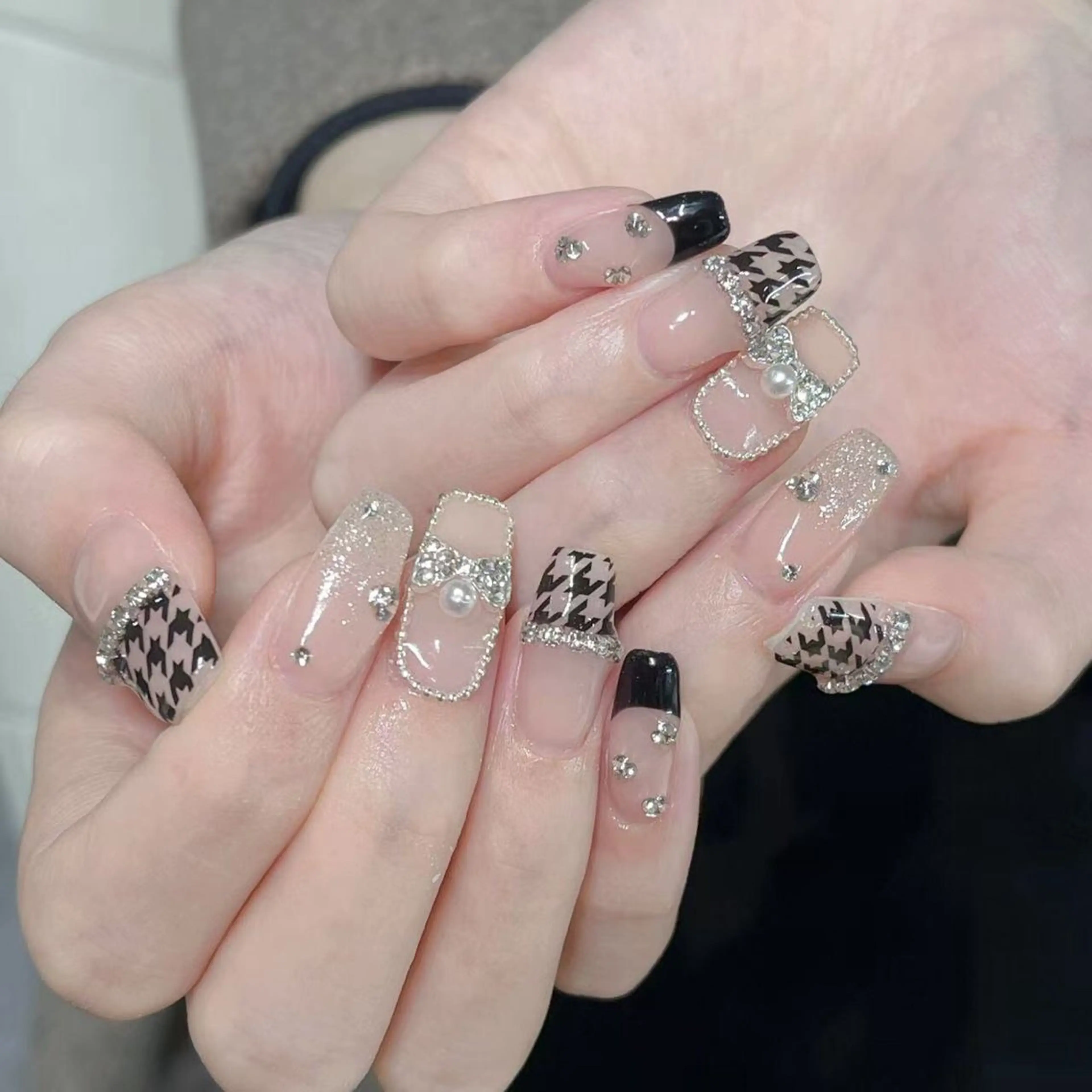 ネイル ハンドネイル Queens テイのネイルデザイン