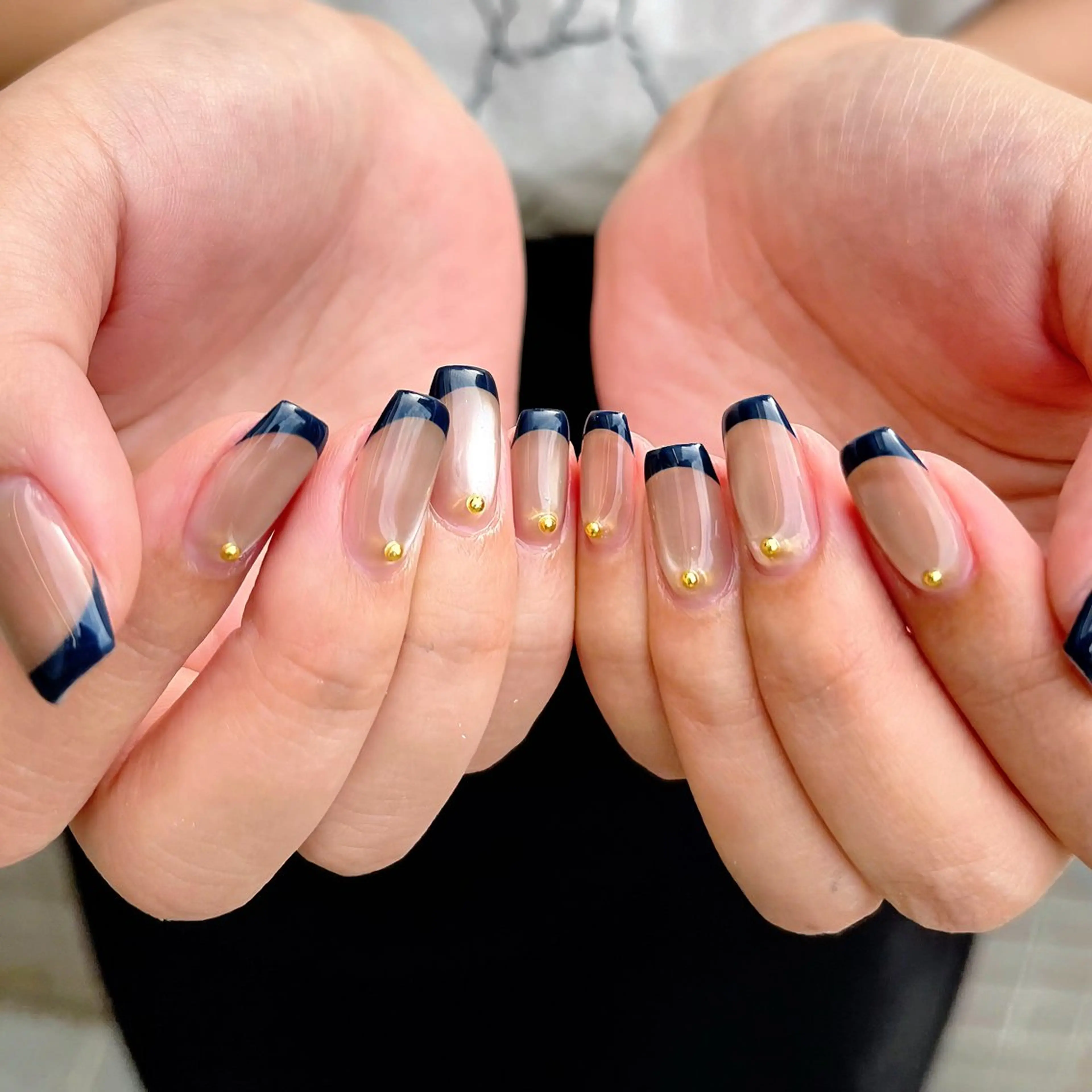 ネイル フレンチネイル マグネットネイル マグネットフレンチ オフィスネイル シンプルネイル ハンドネイル ハンドケア 🎀NAIL🎀 AI🪄︎︎◝✩のネイルデザイン
