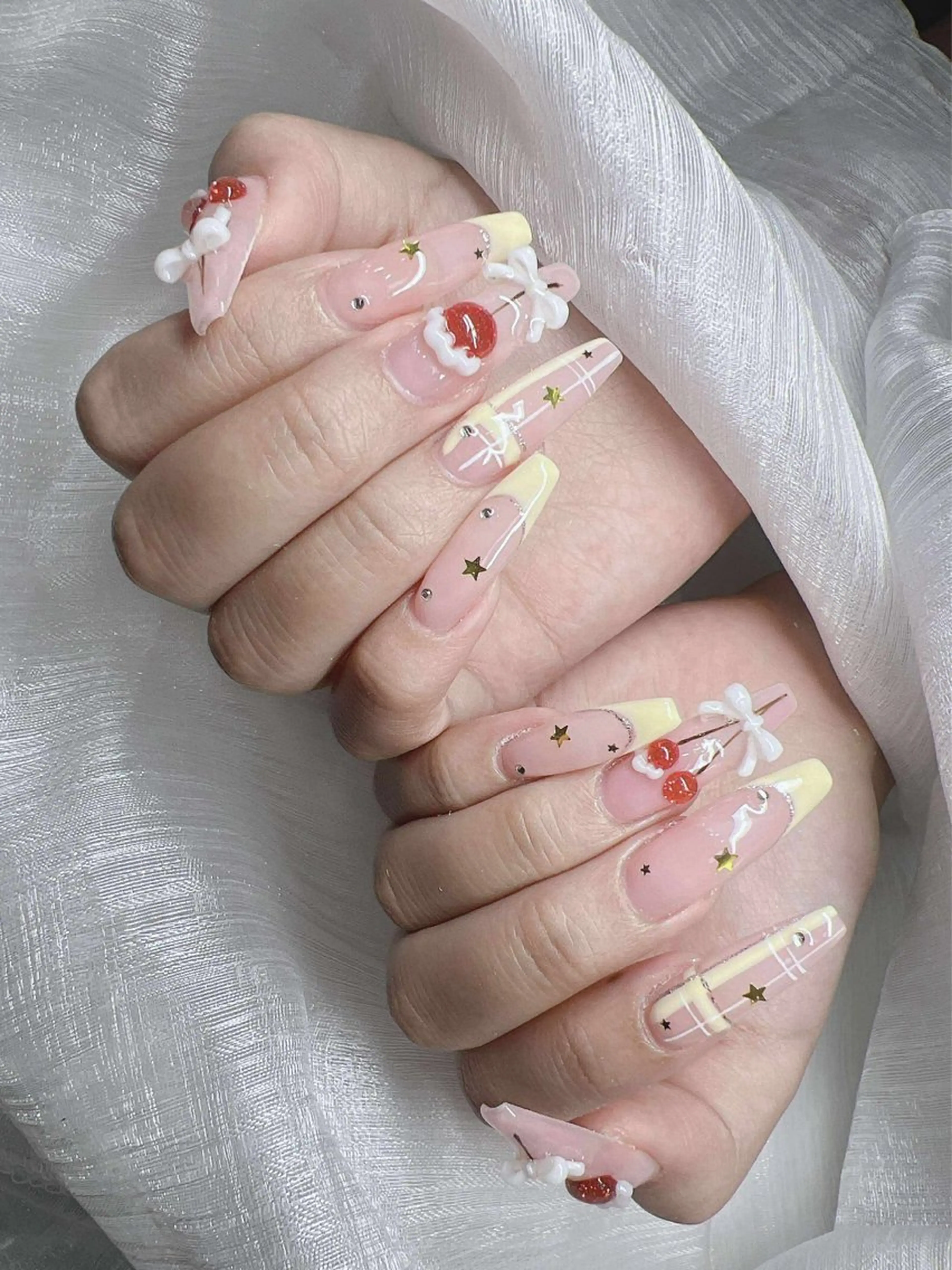 ネイル 長さ出し グラデーション キラキラネイル マグネットネイル ニュアンスネイル ハンドネイル Lee Nailsのネイルデザイン