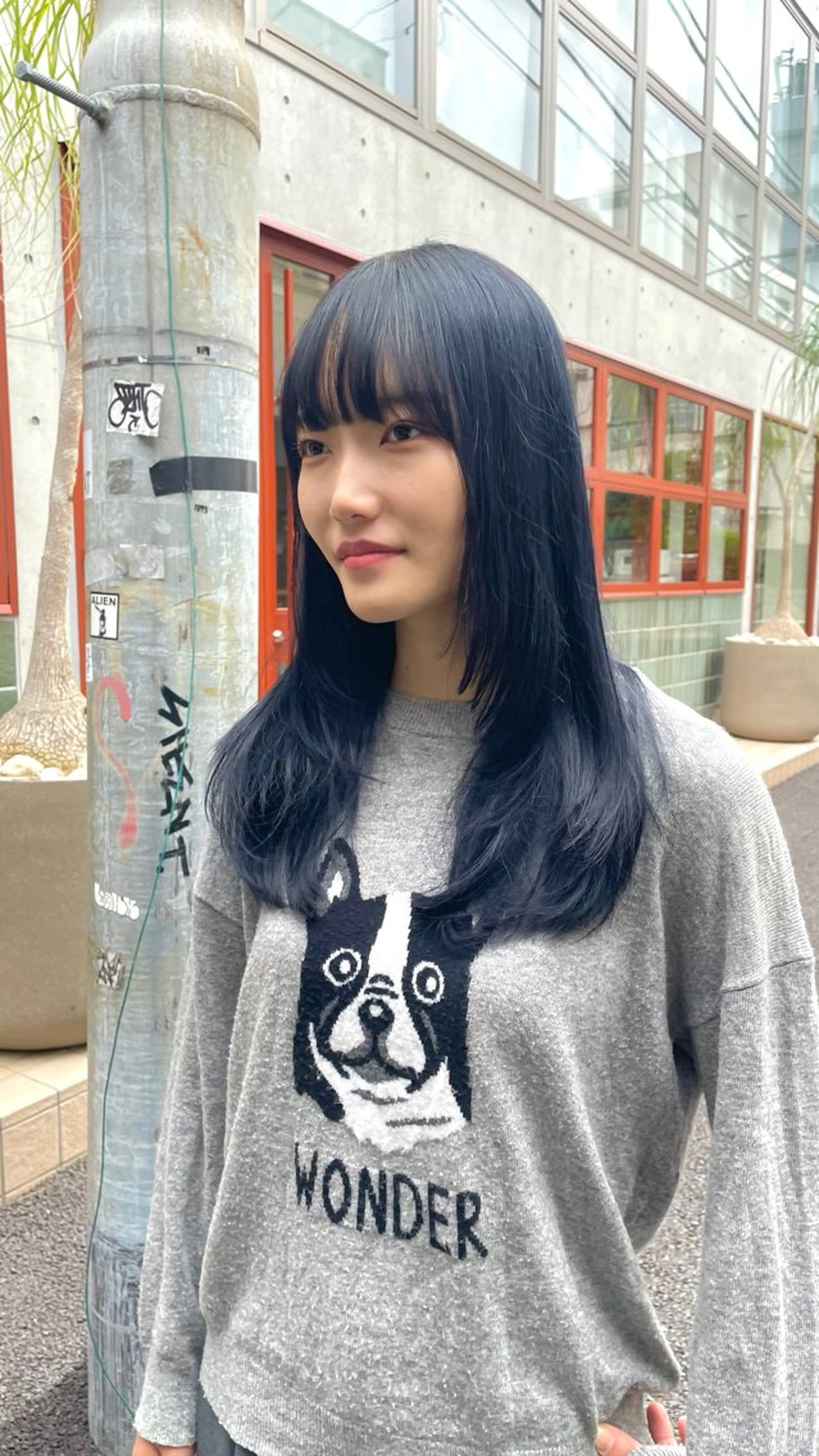 ミディアム カラー ヘアアレンジ メンズ ブルーカラー ネイビーカラー 顔まわりレイヤー レイヤーカット ヘアカラー トリートメント ヘアセット 💐大人可愛く Kroda💐のヘアスタイル