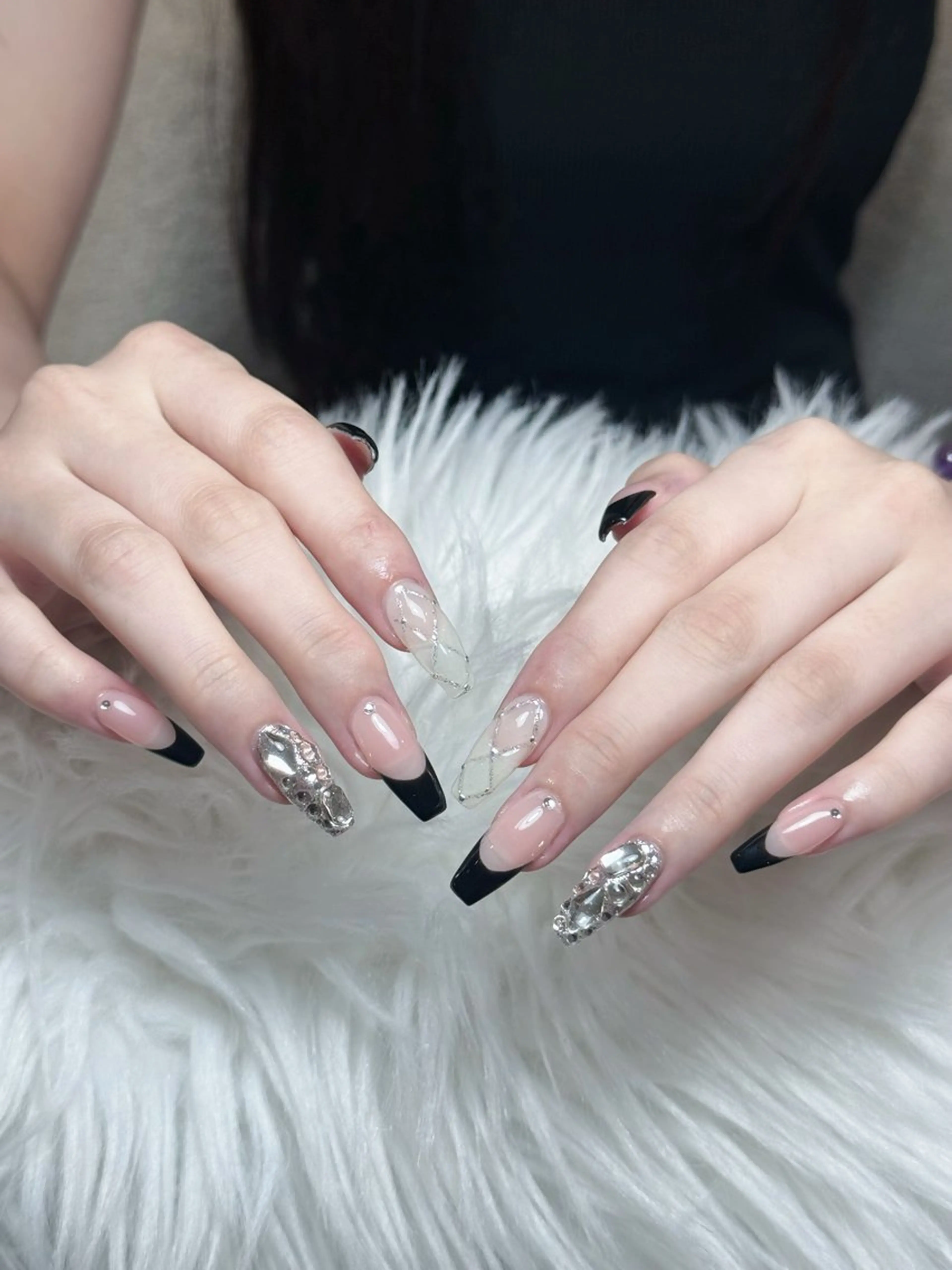 ネイル フレンチネイル ジェルネイル キラキラネイル 韓国ネイル マグネットネイル Julli nail studio所属・Julli NailStudioのネイルデザイン